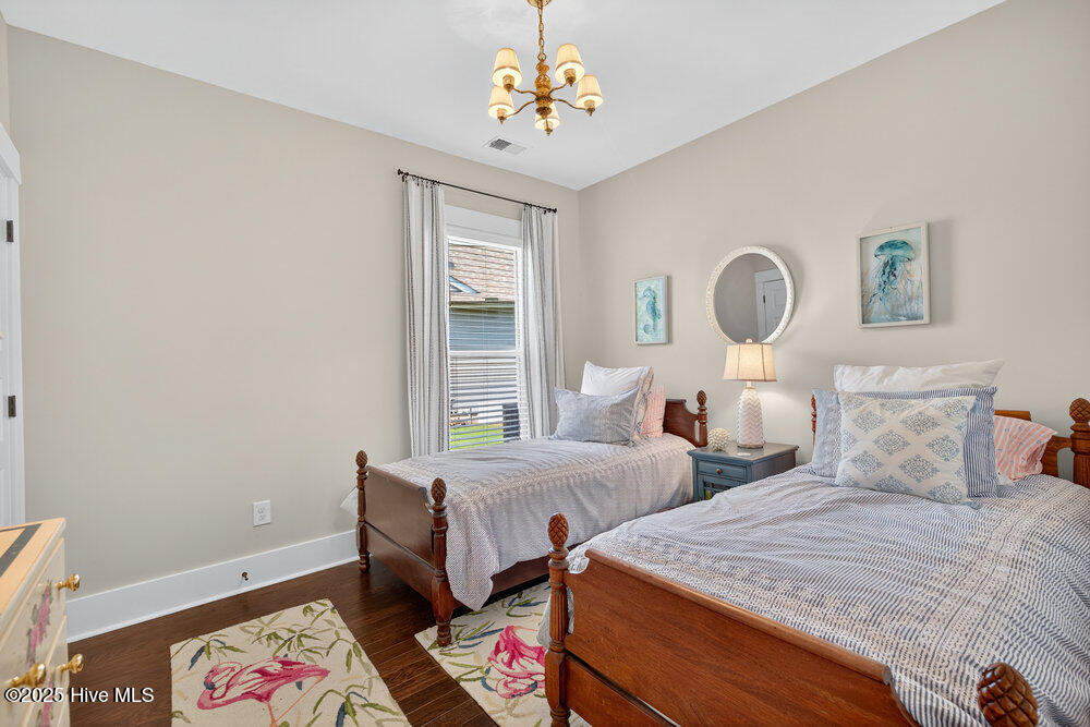 100525944 | Photo 26