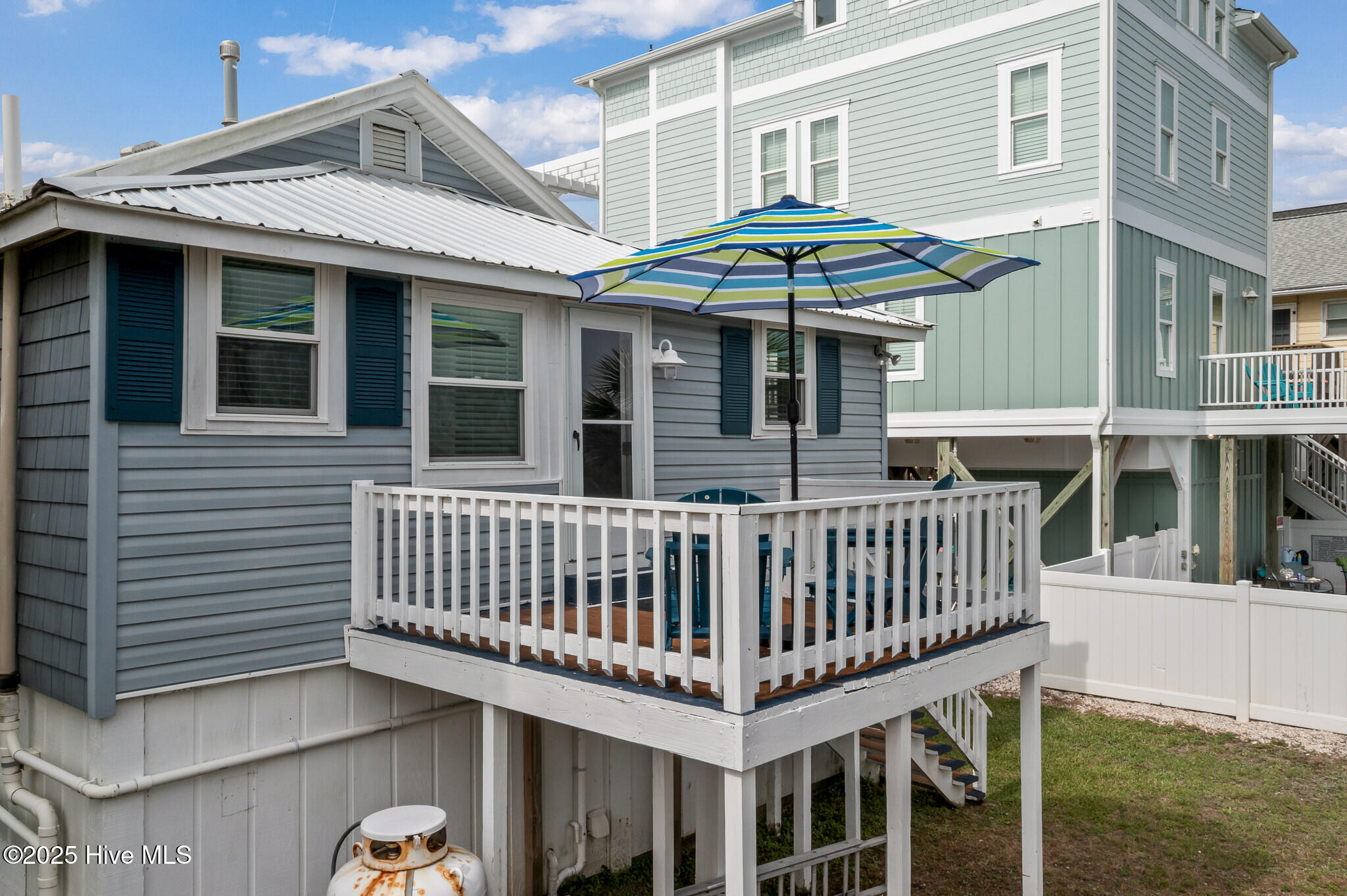 100521832 | Photo 44