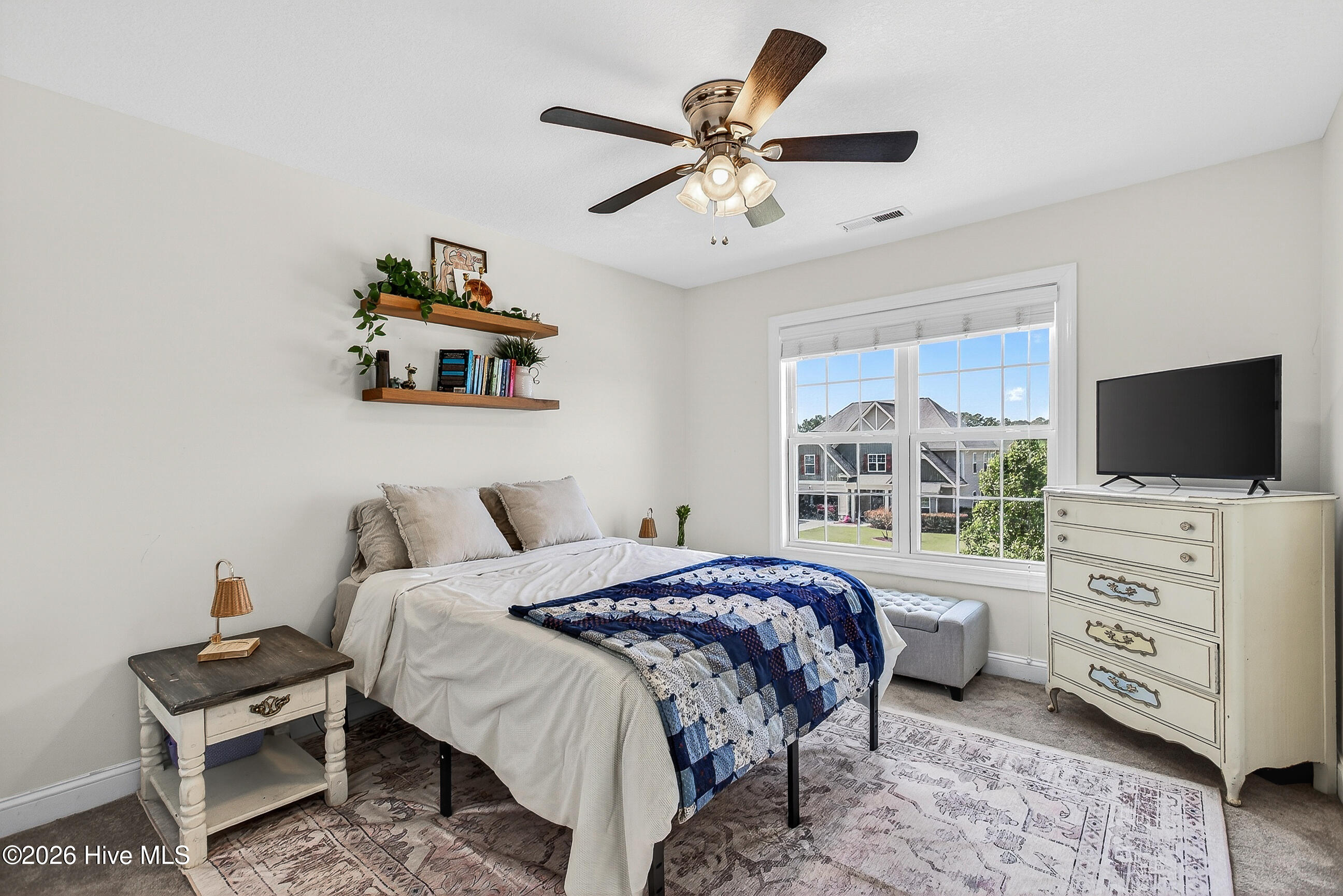 100568368 | Photo 33