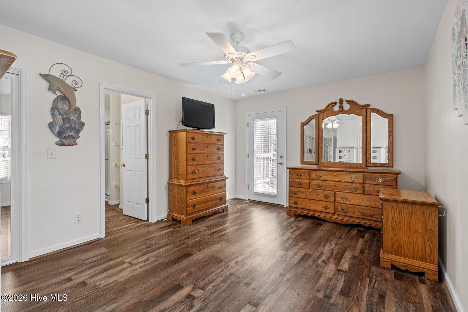 100565093 | Photo 15