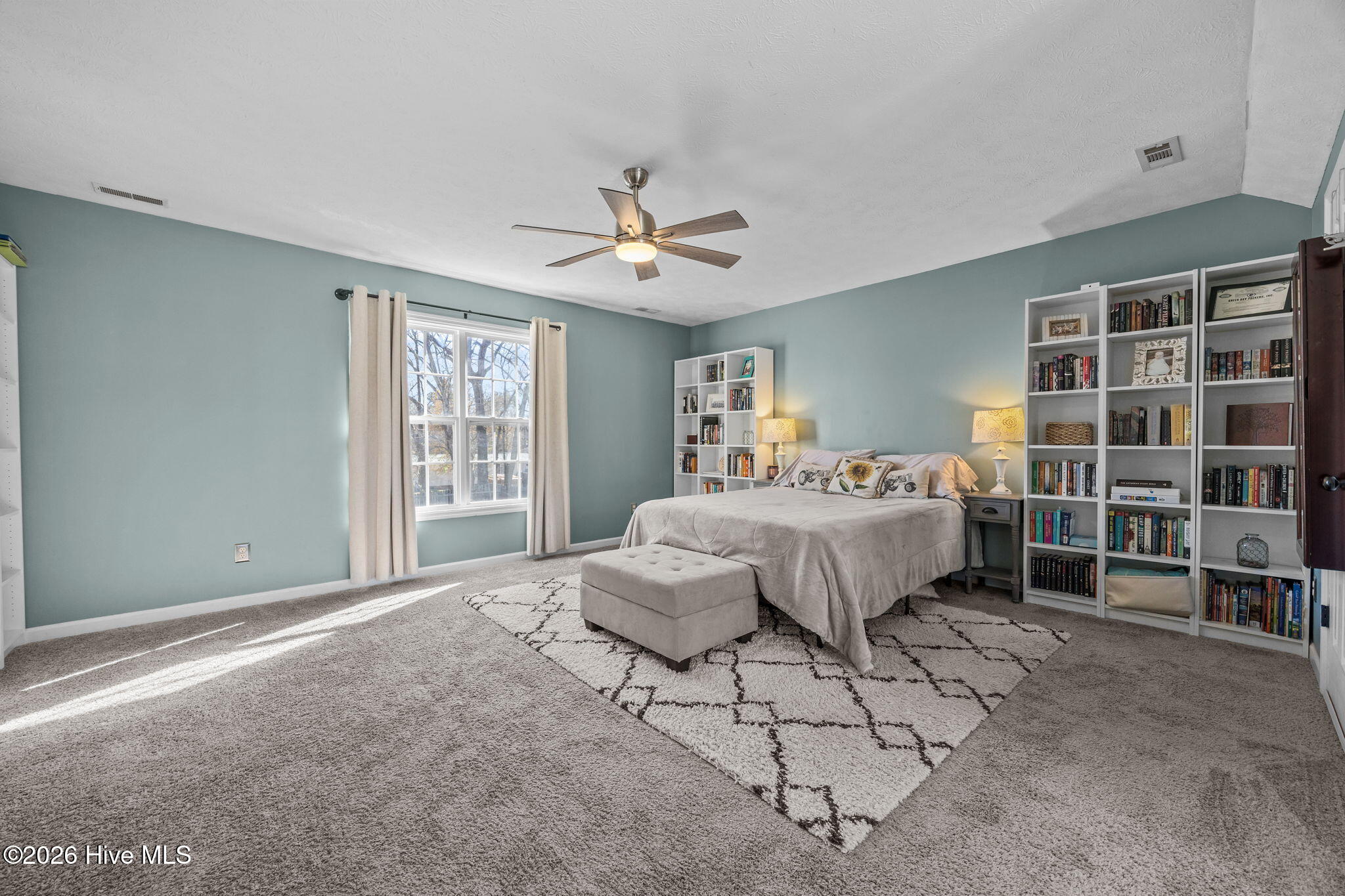 100549492 | Photo 22