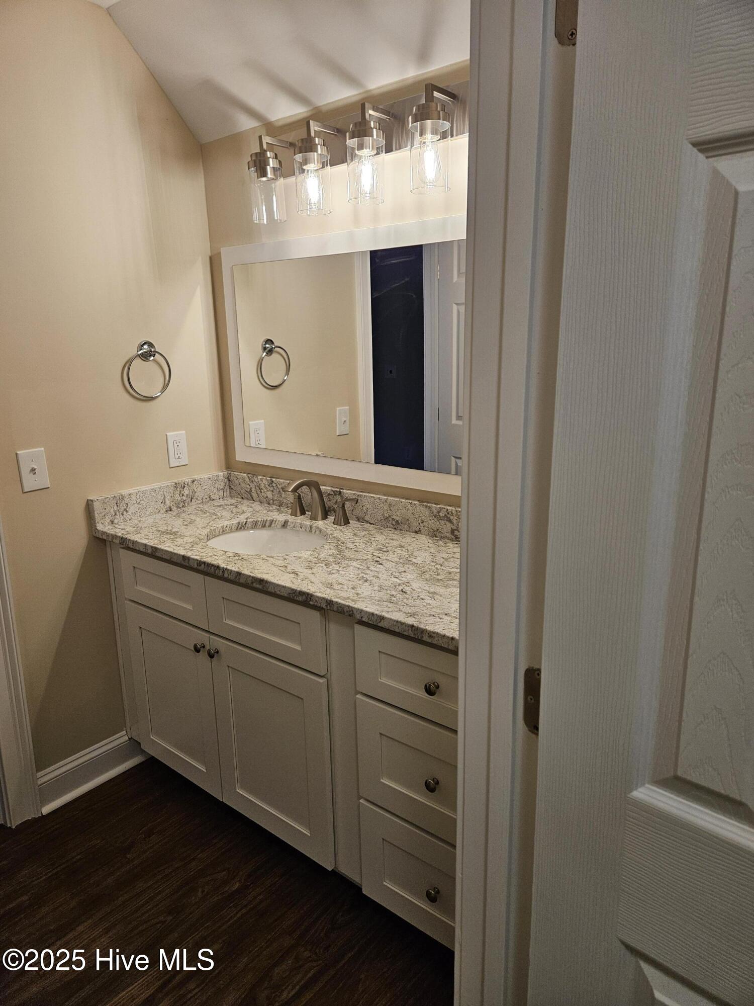 100545247 | Photo 30