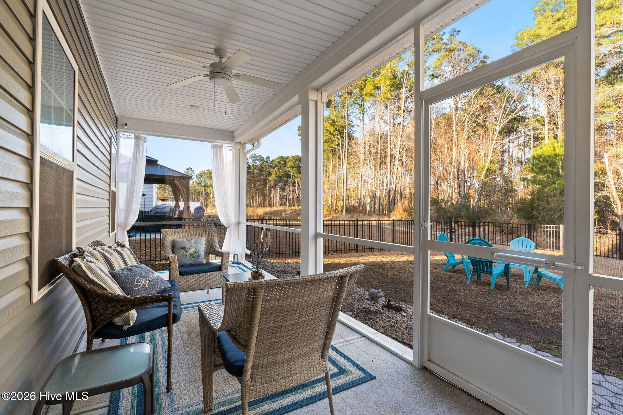 100550321 | Photo 35