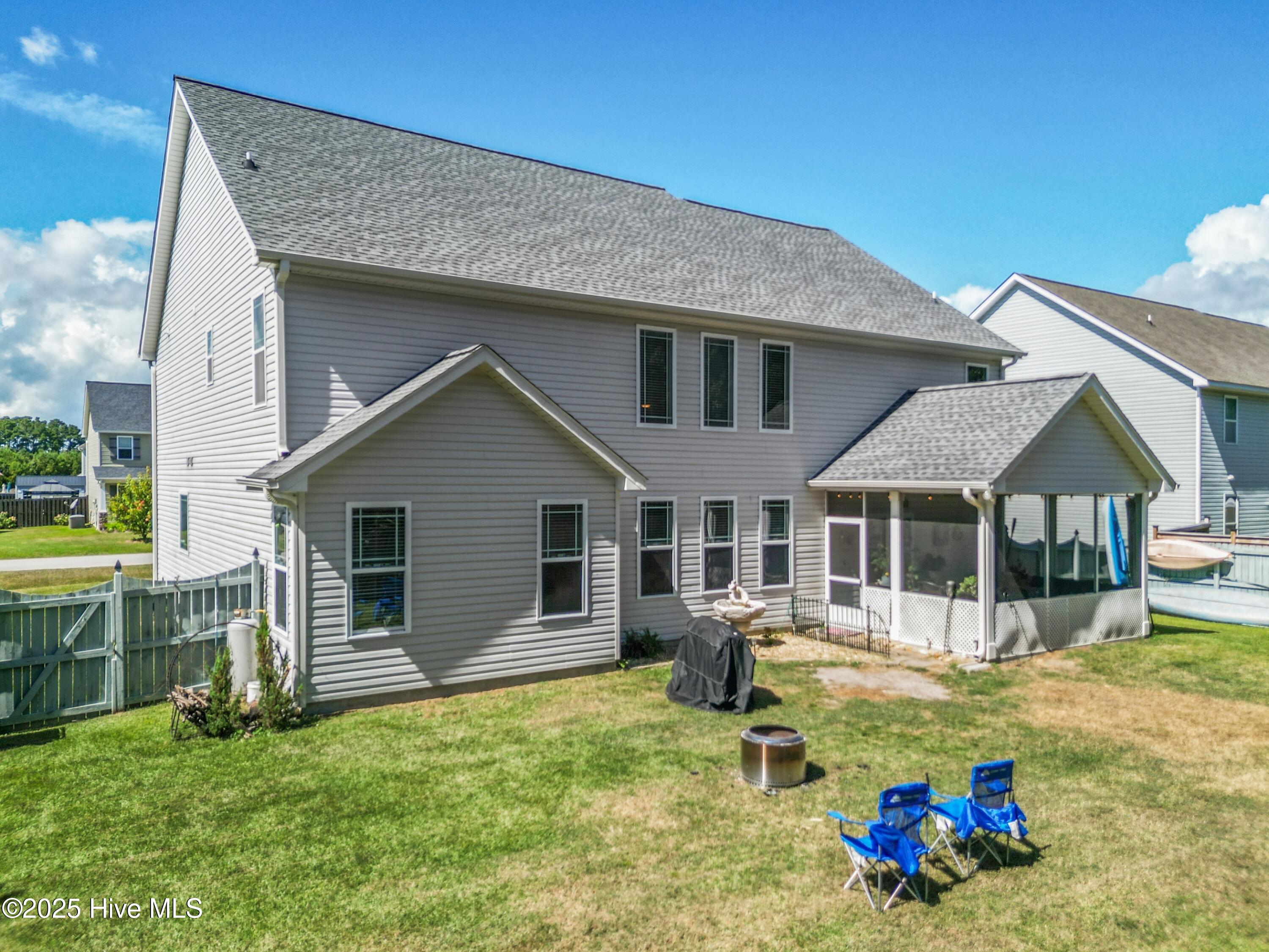 100532495 | Photo 72