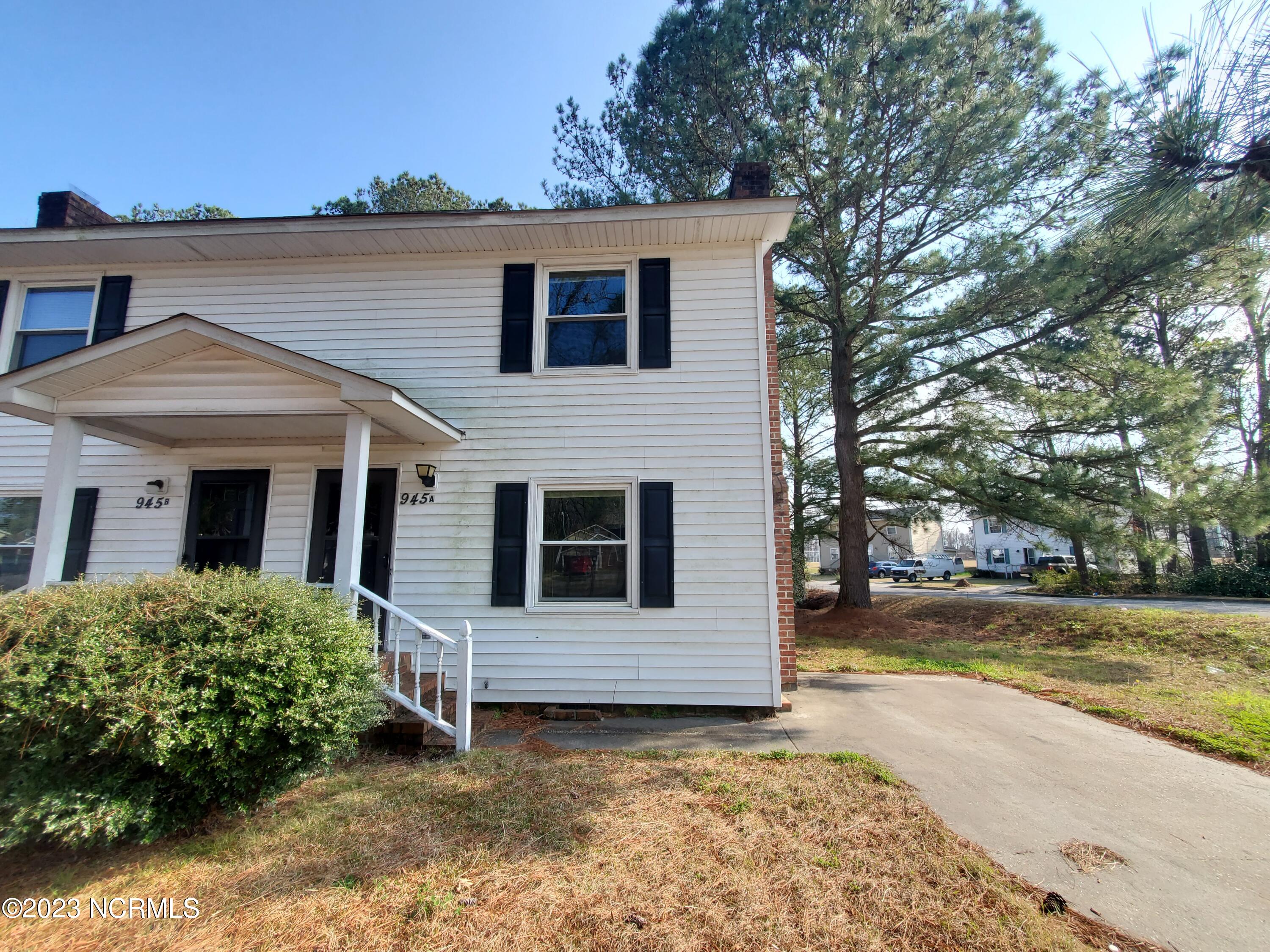 945 B'S Barbeque, Greenville, North Carolina, 2 Bedrooms Bedrooms, 5 Rooms Rooms,2 BathroomsBathrooms,Duplex,For sale,B'S Barbeque,100538666