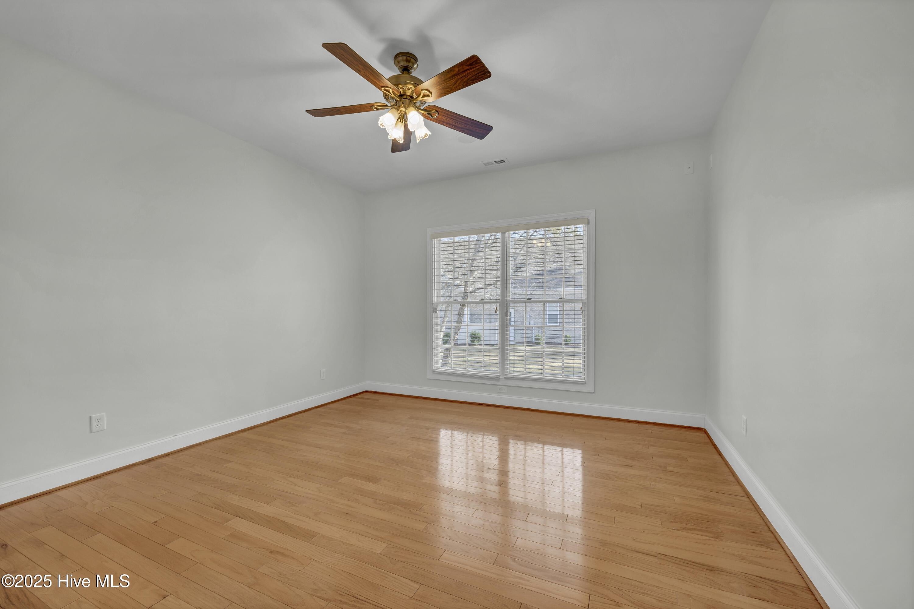 100530191 | Photo 13