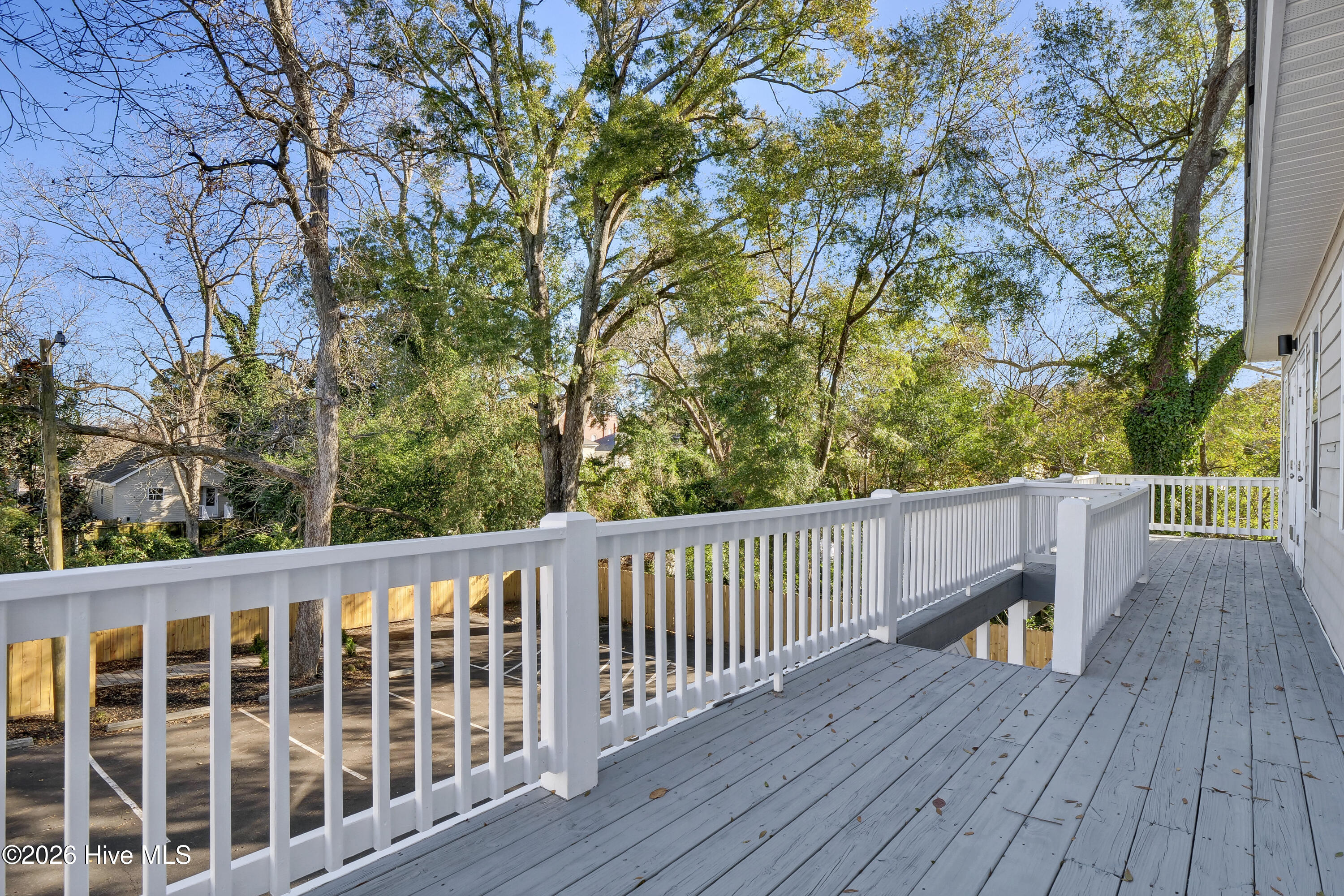 100563177 | Photo 28