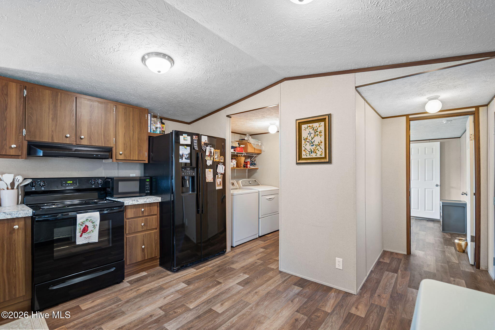 100562806 | Photo 15