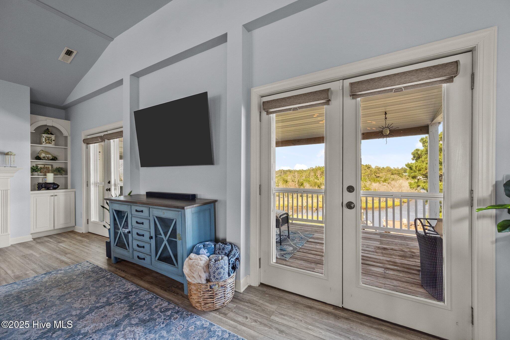 100517402 | Photo 33