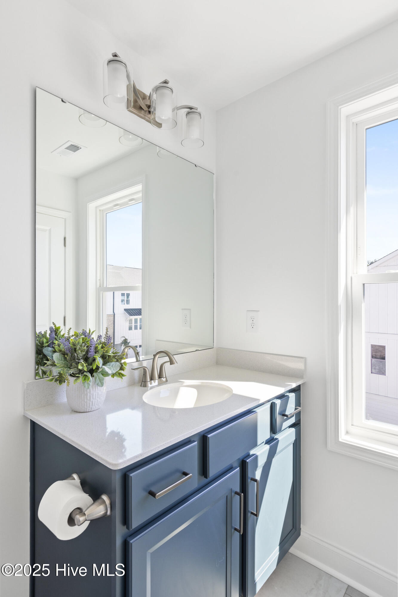 100499015 | Photo 31