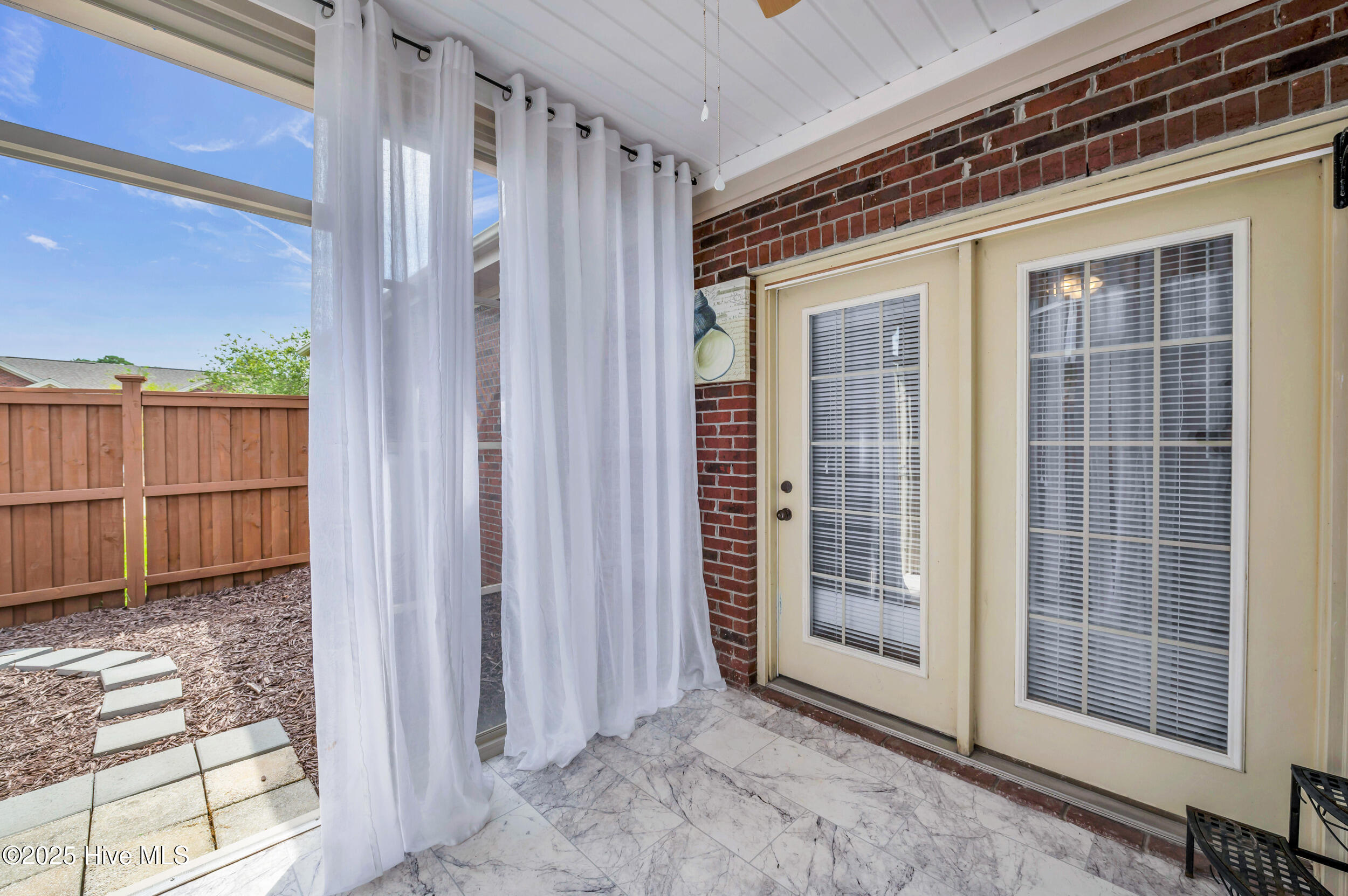 100564628 | Photo 31