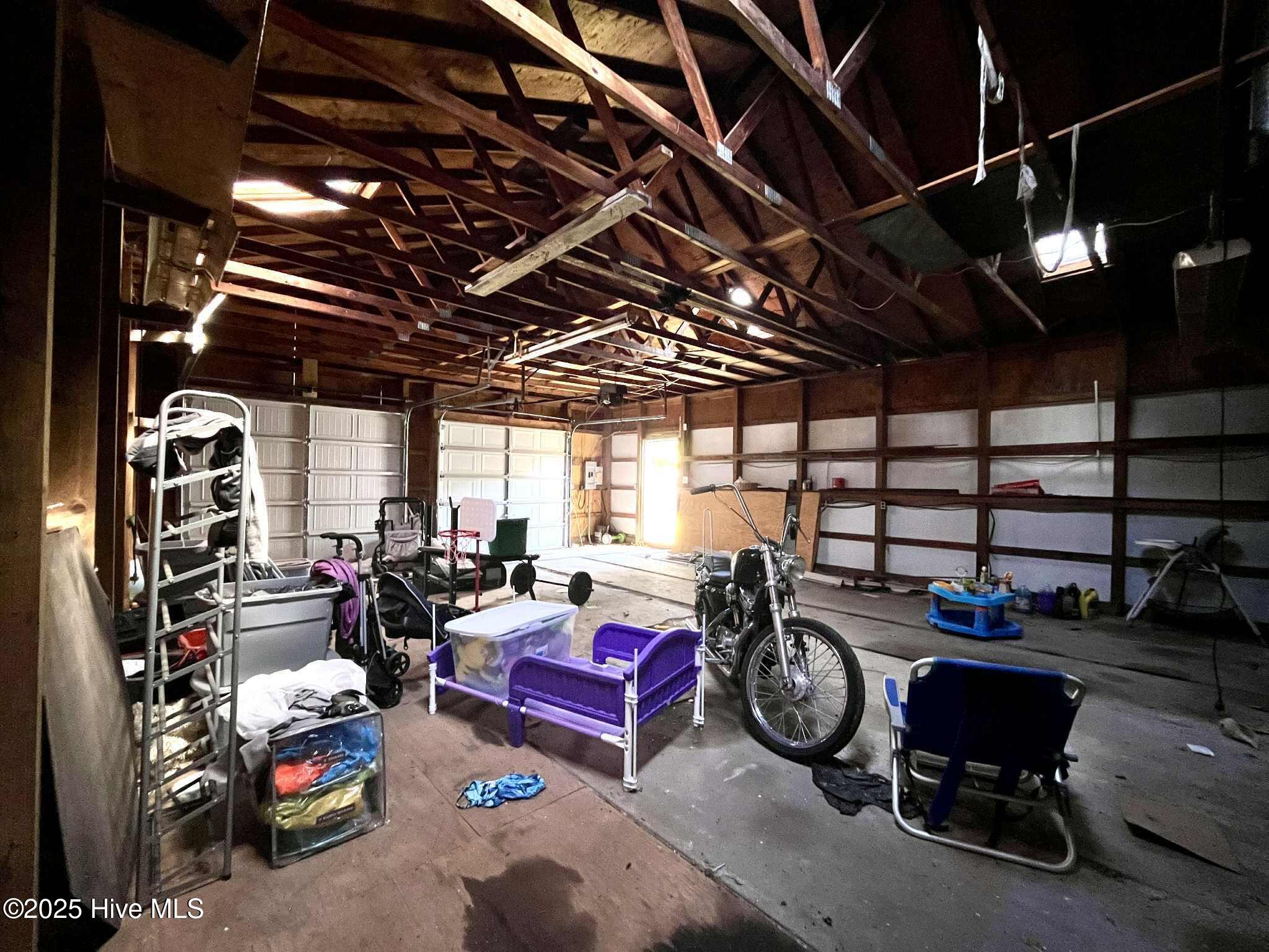 100528280 | Photo 32