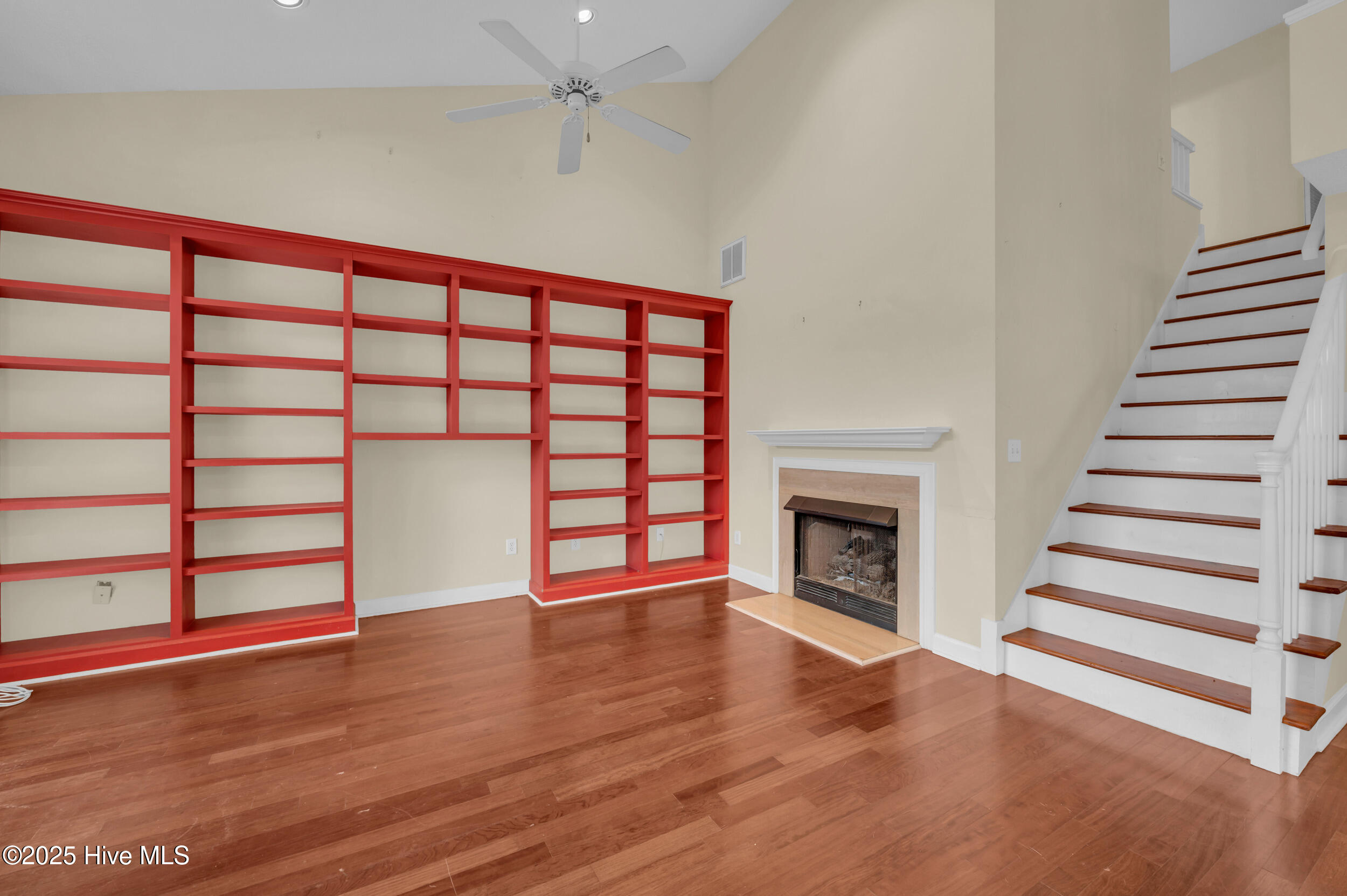 100546535 | Photo 12