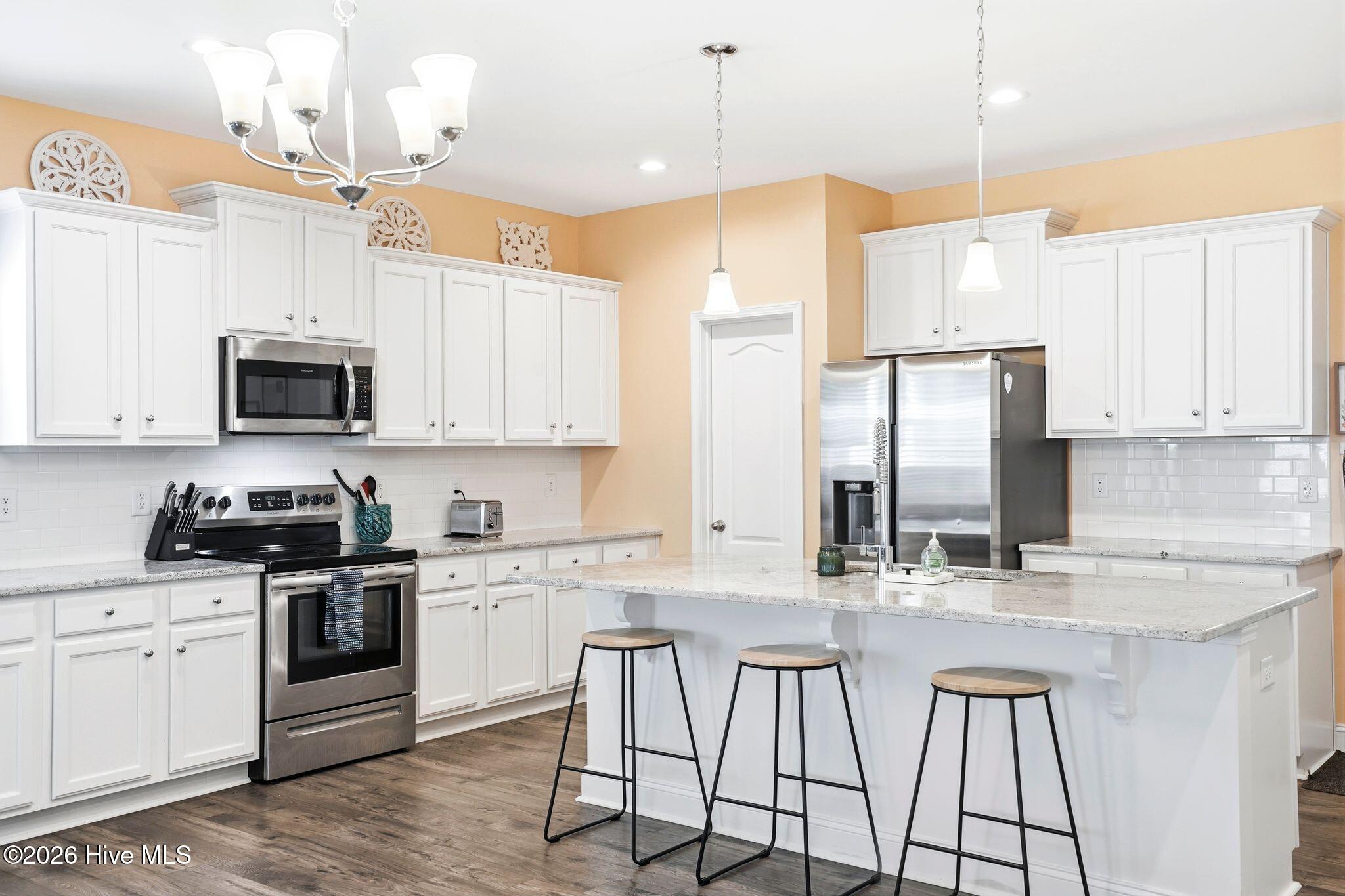 100567646 | Photo 17