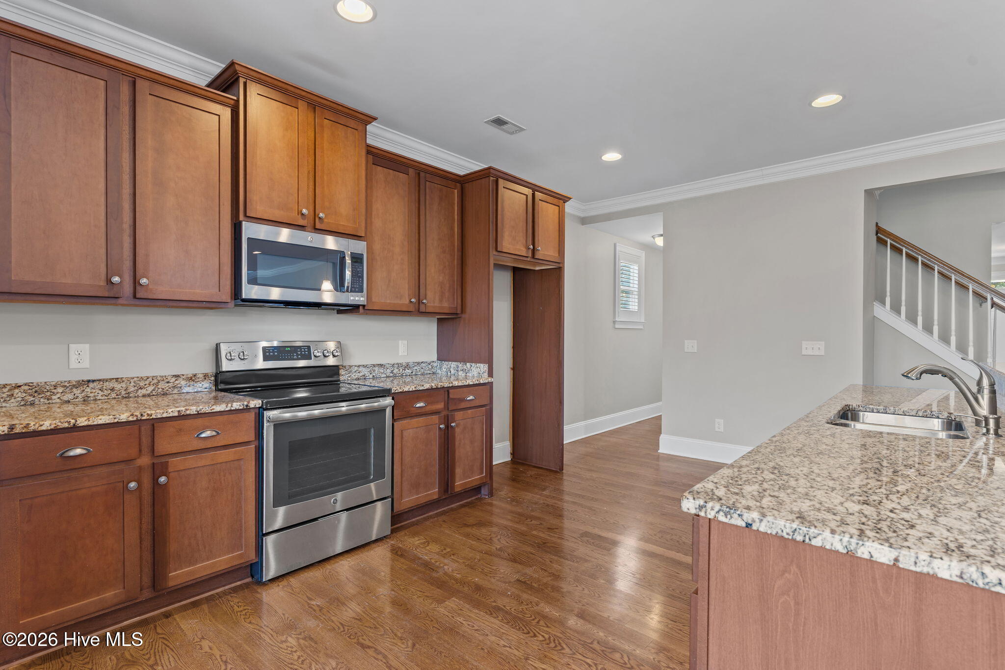 100555692 | Photo 16