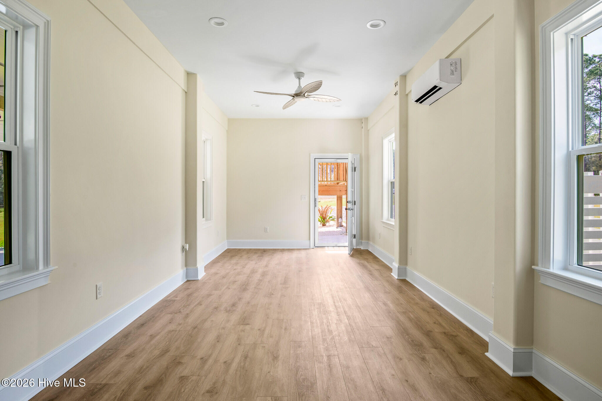 100517039 | Photo 42