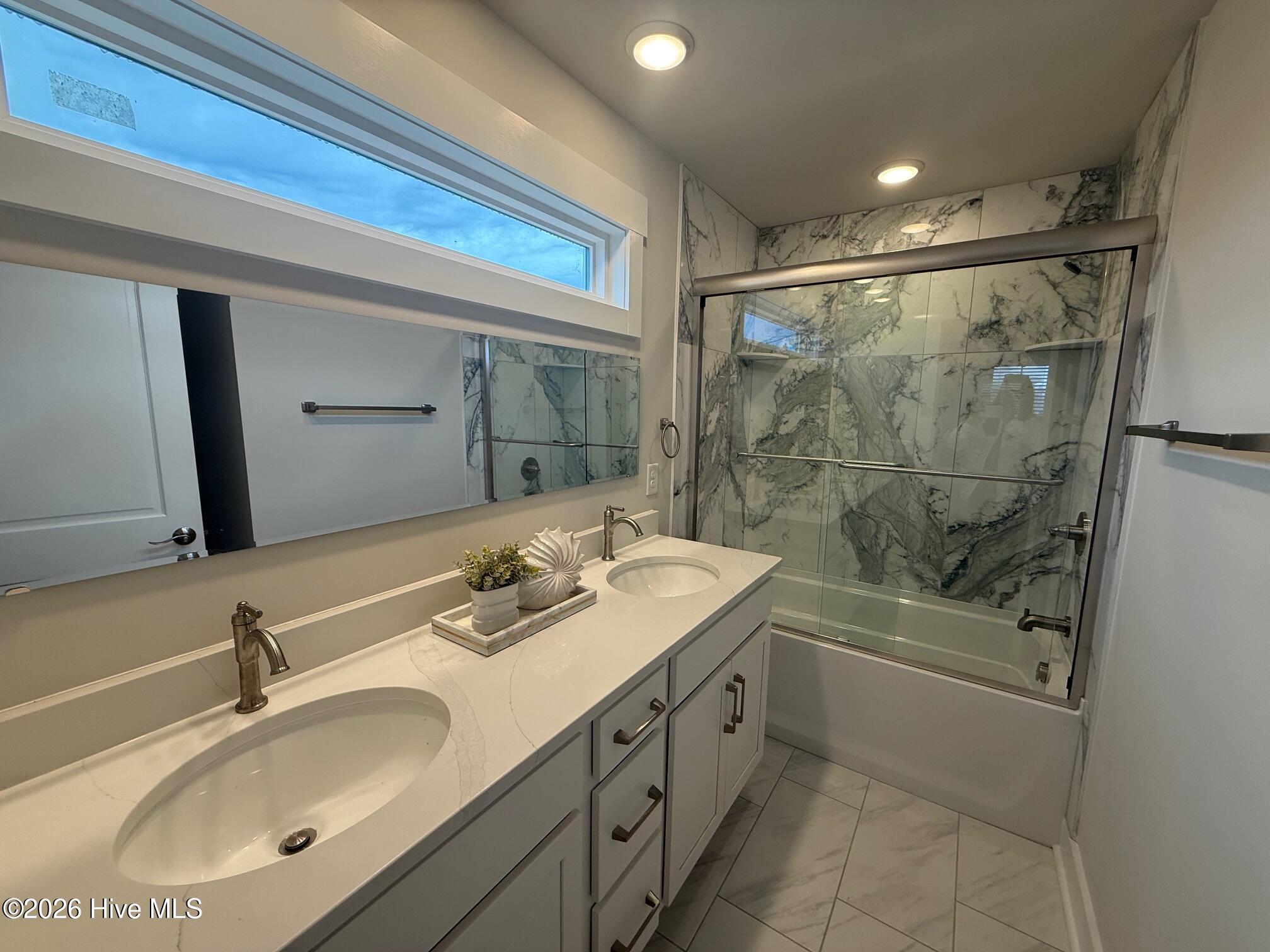 100522656 | Photo 26