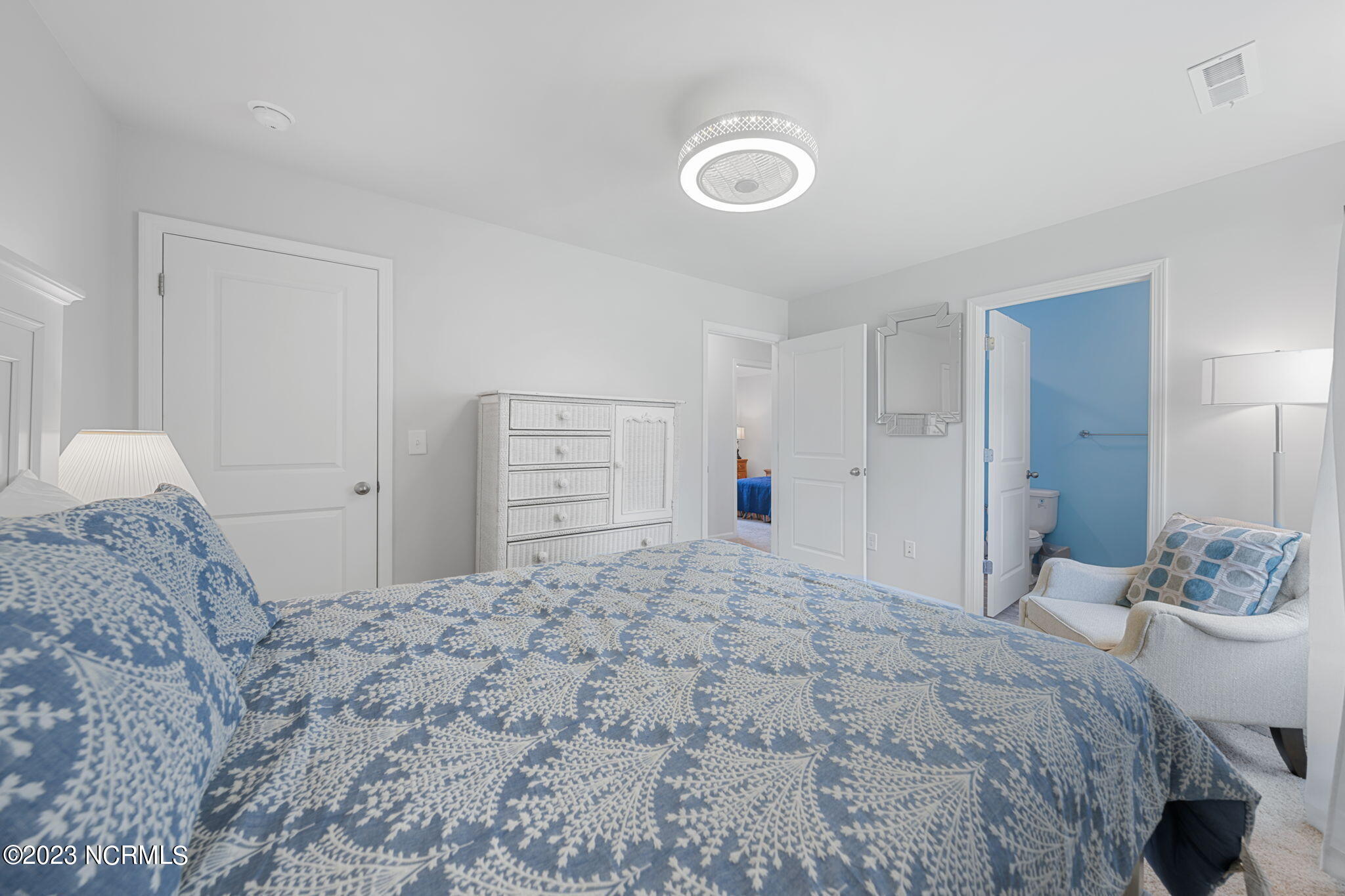 100536521 | Photo 16