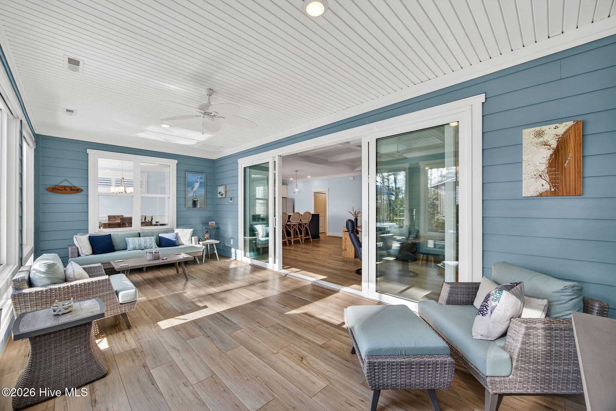 100554107 | Photo 23