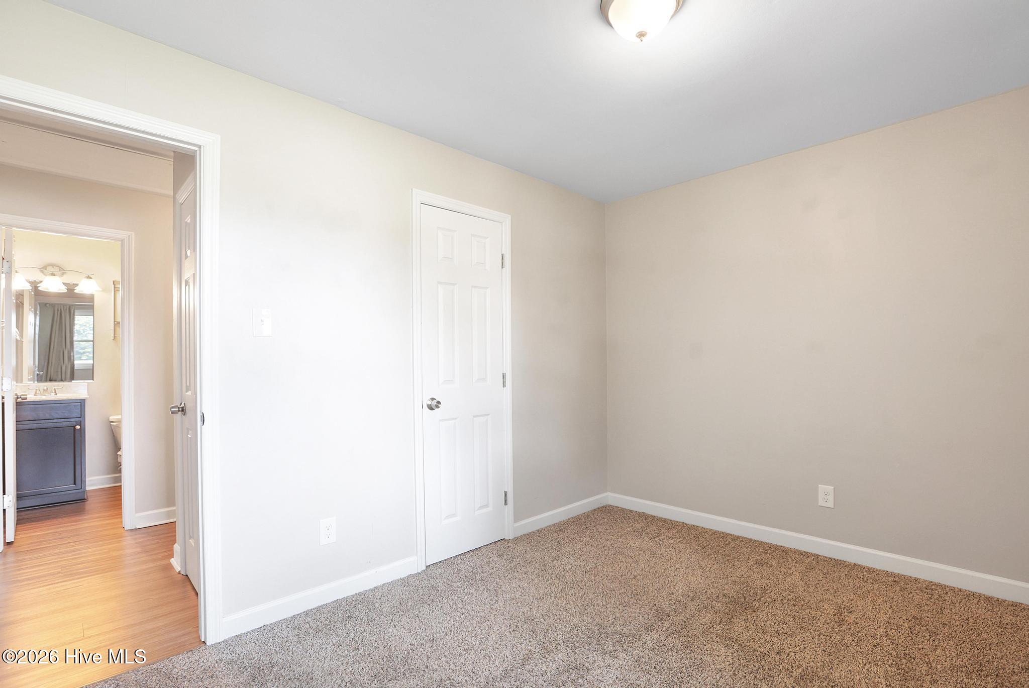 100550982 | Photo 13