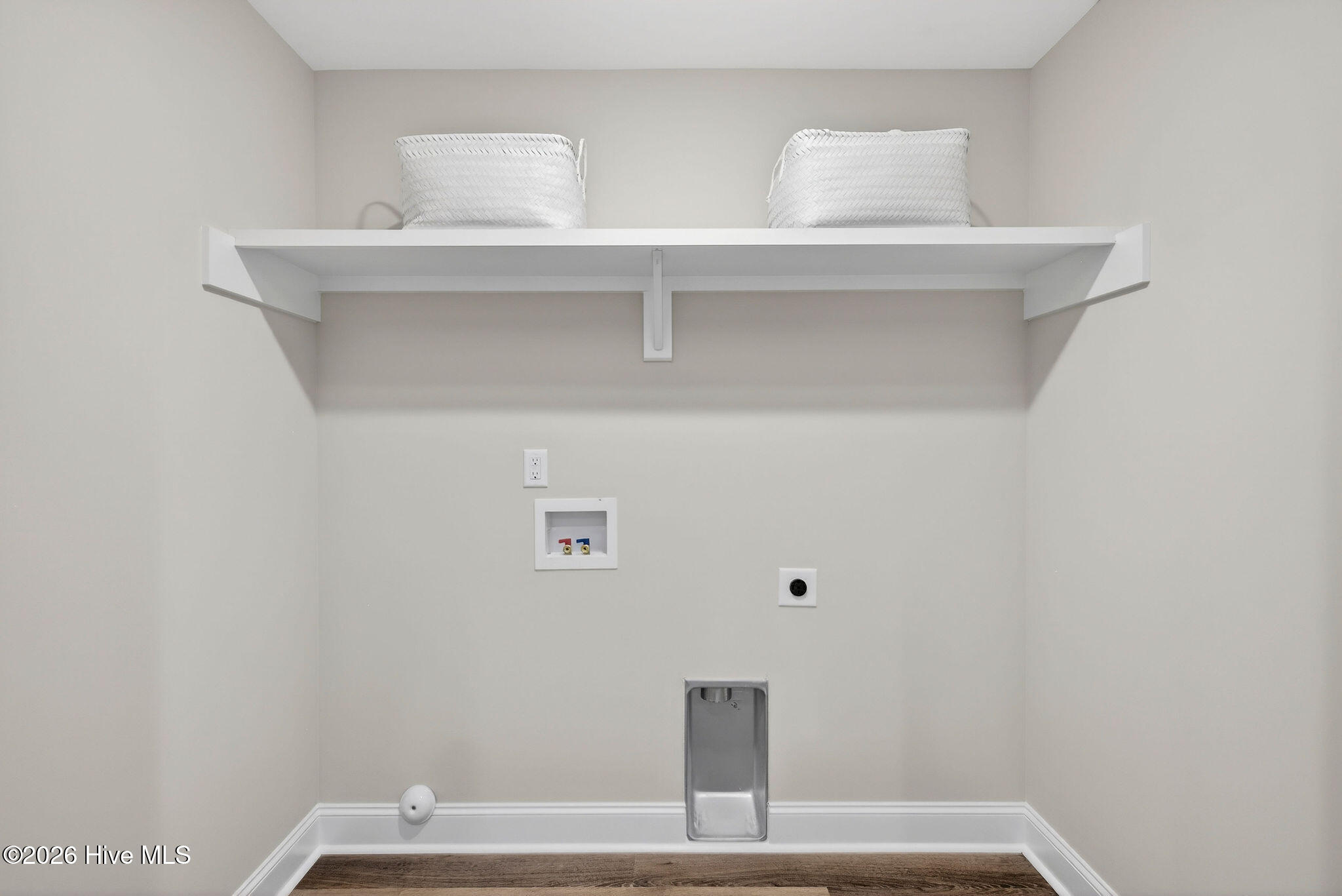 100548274 | Photo 30