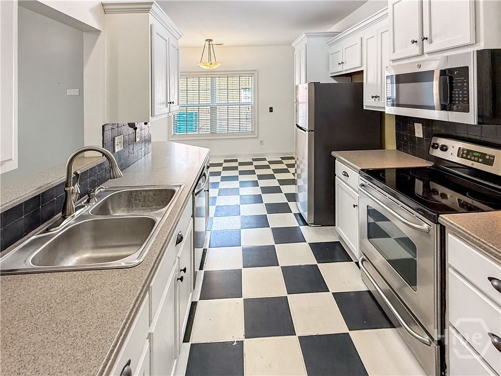 Looking toward breakfast area