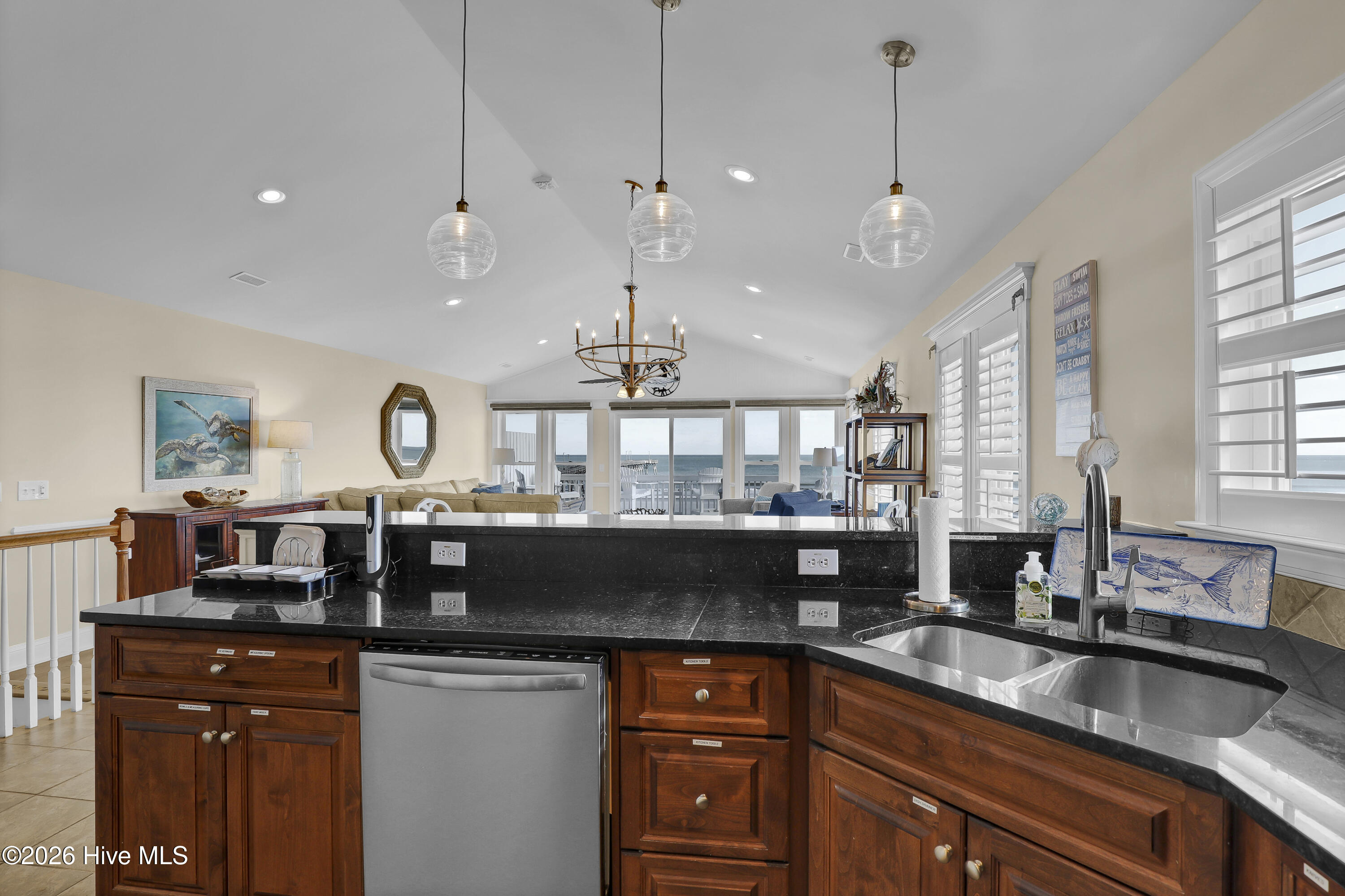 100556575 | Photo 16