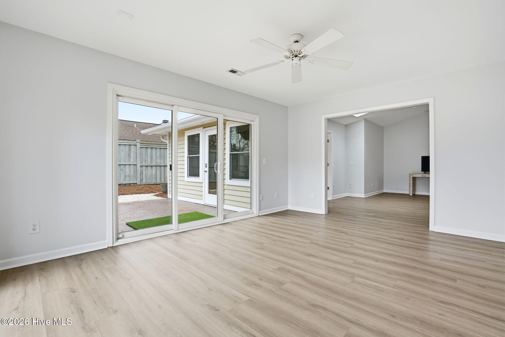 100555820 | Photo 12