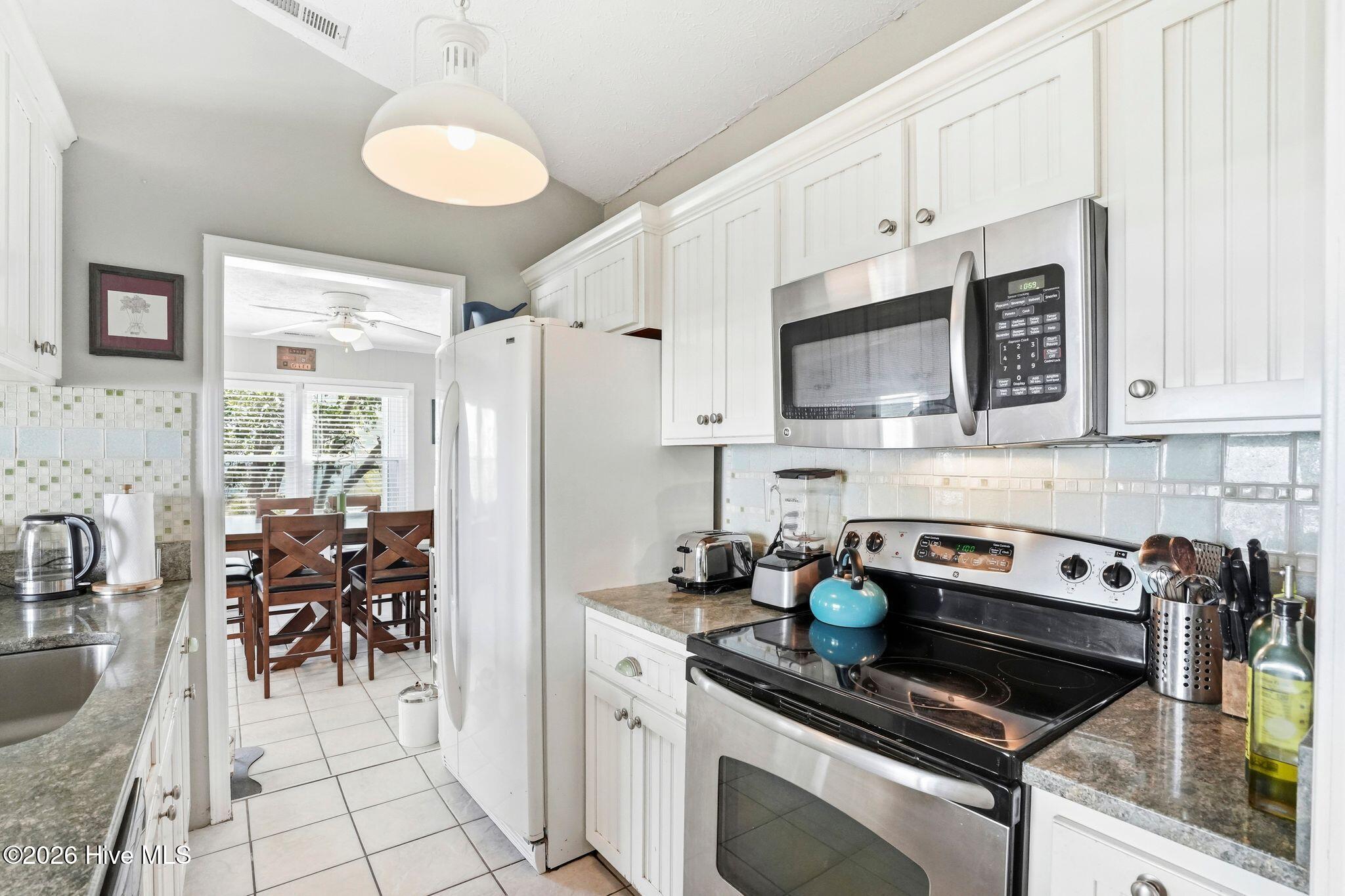 100566734 | Photo 14