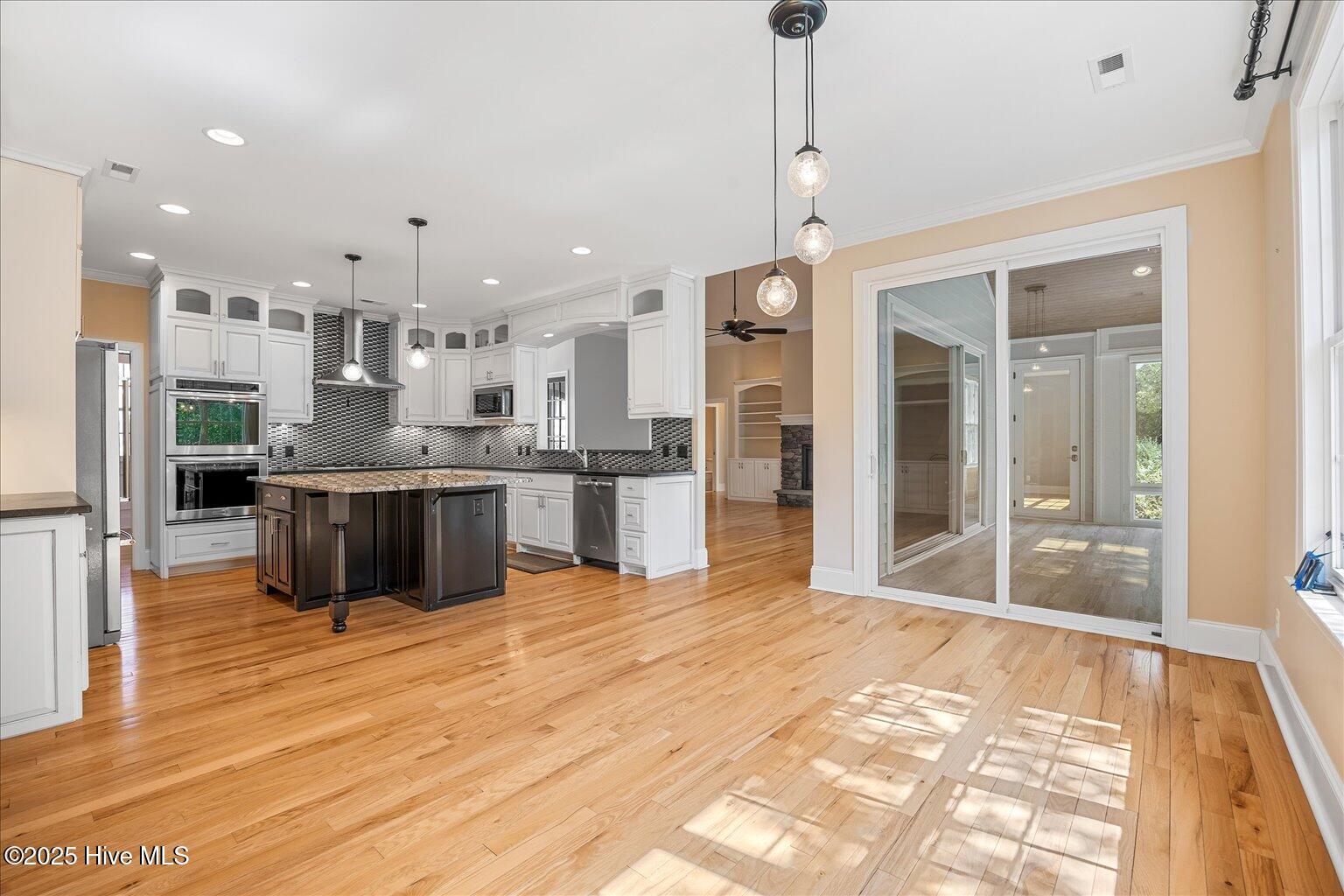 100529543 | Photo 13