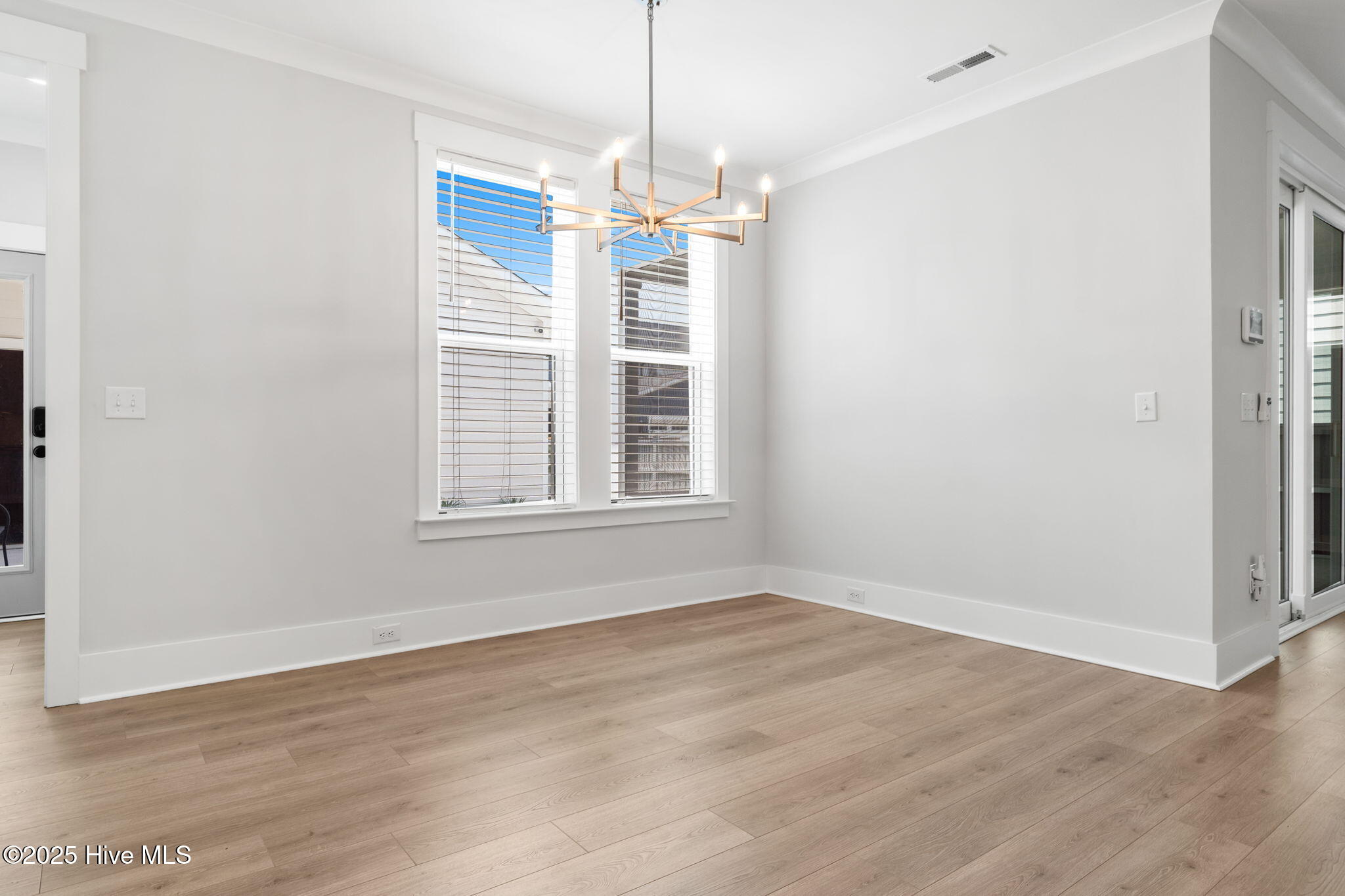 100485304 | Photo 16