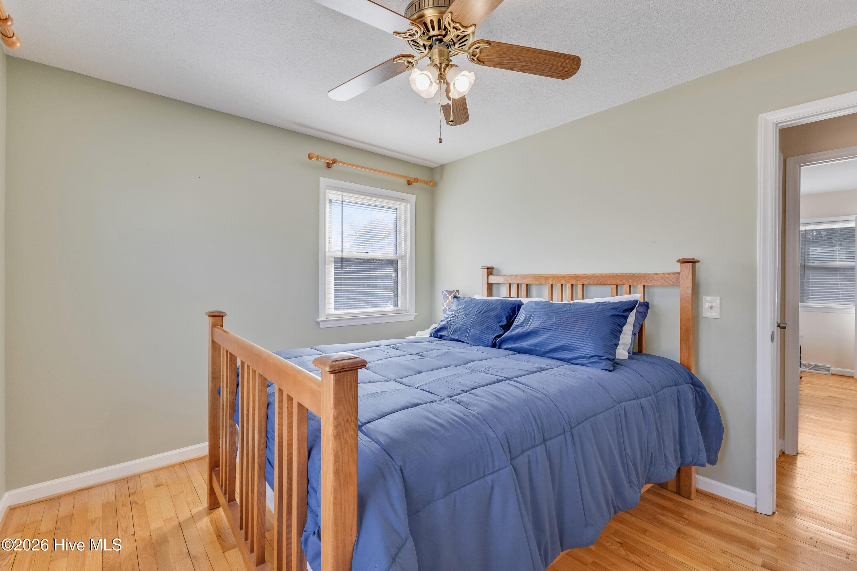 100554925 | Photo 24