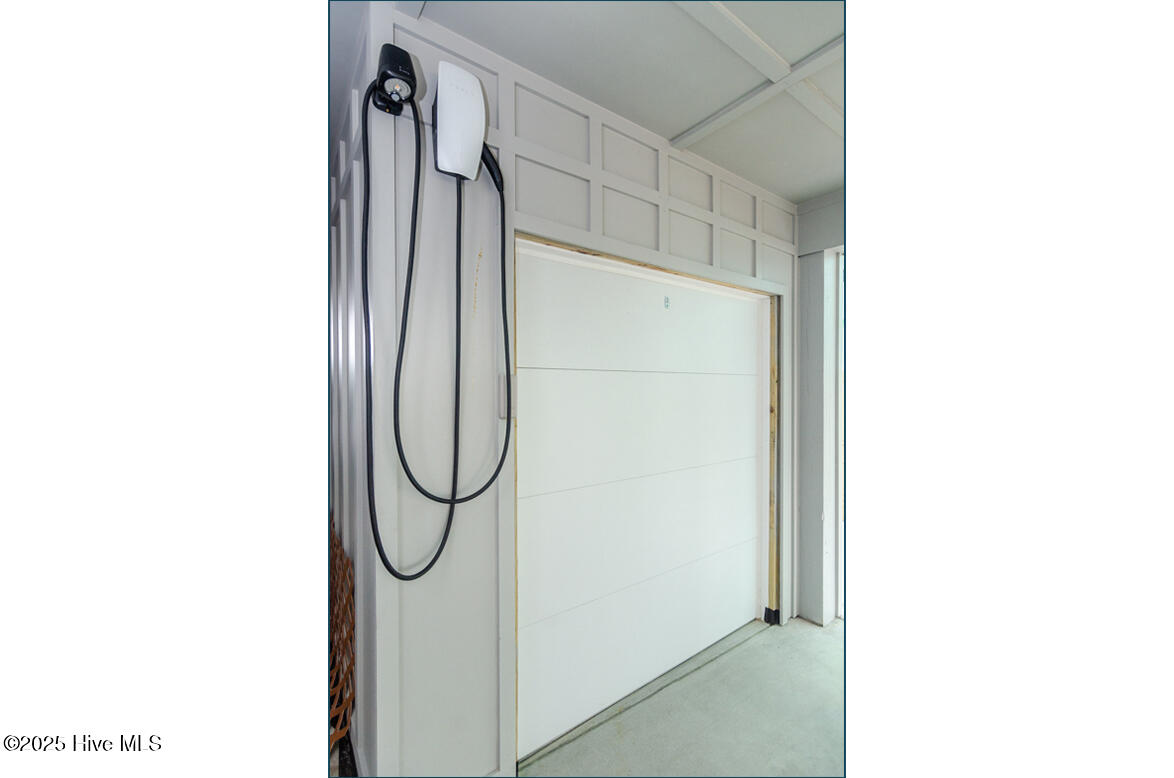 100549304 | Photo 48