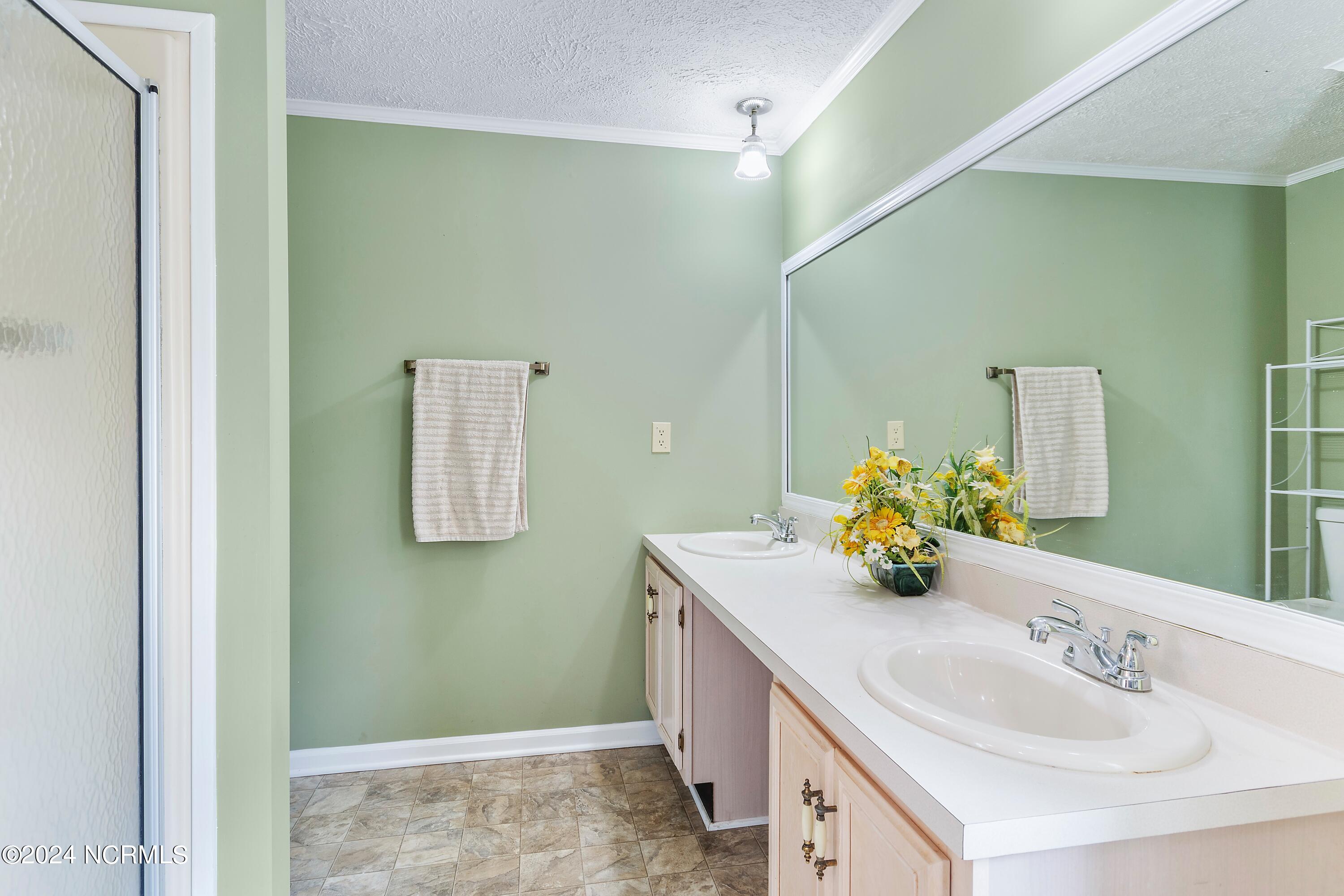 100547405 | Photo 13