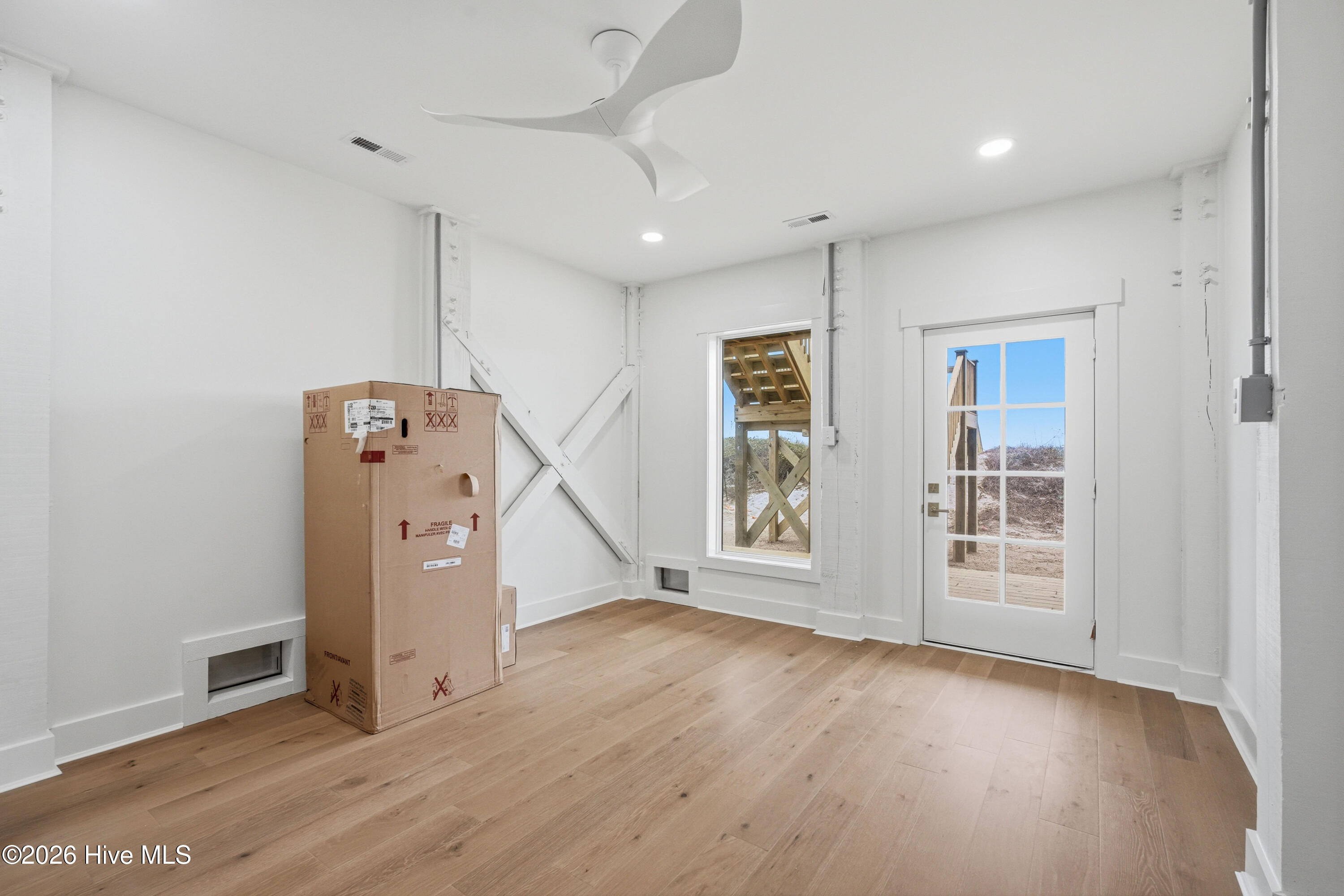 100508019 | Photo 54