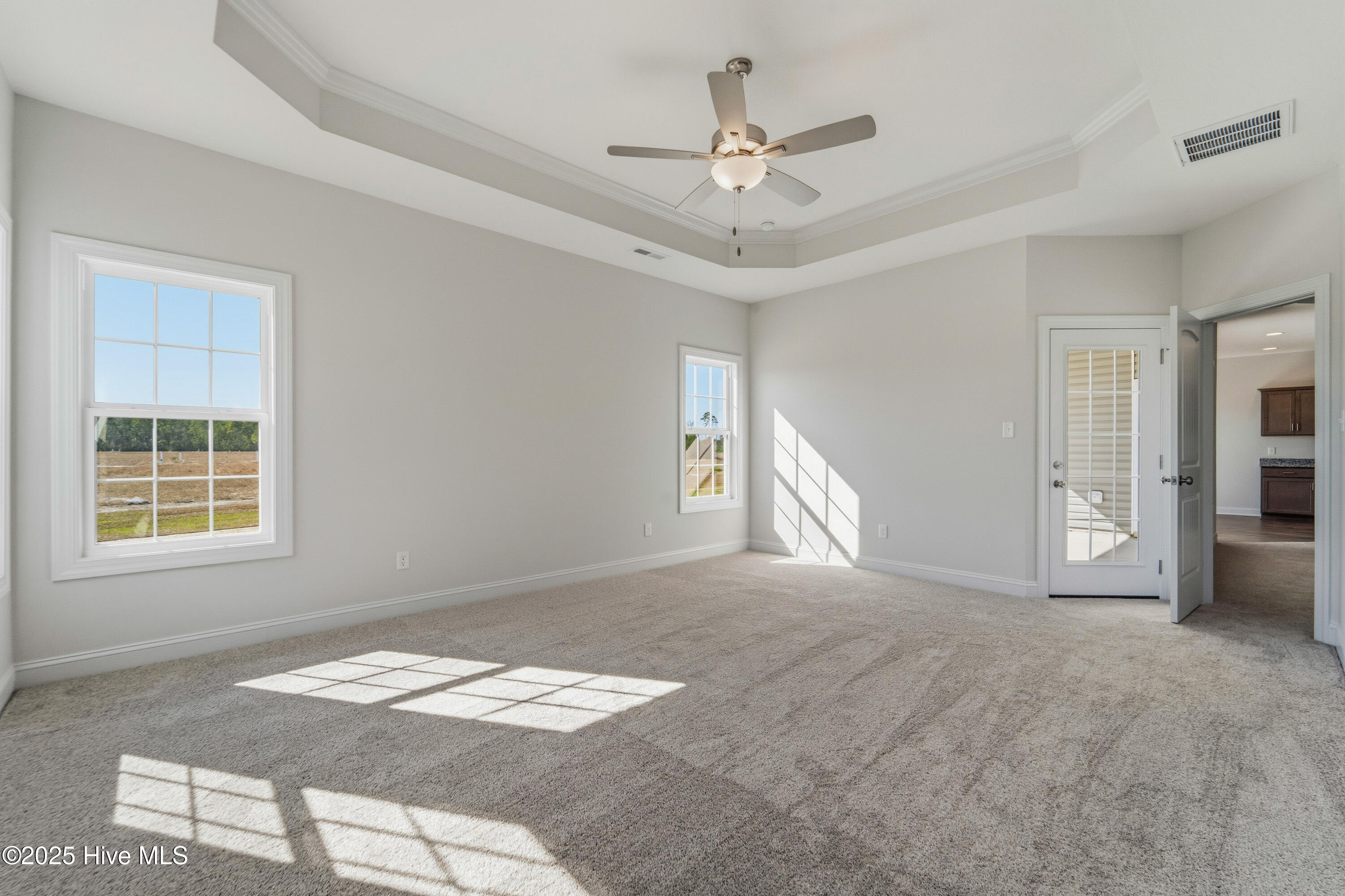 100514766 | Photo 24