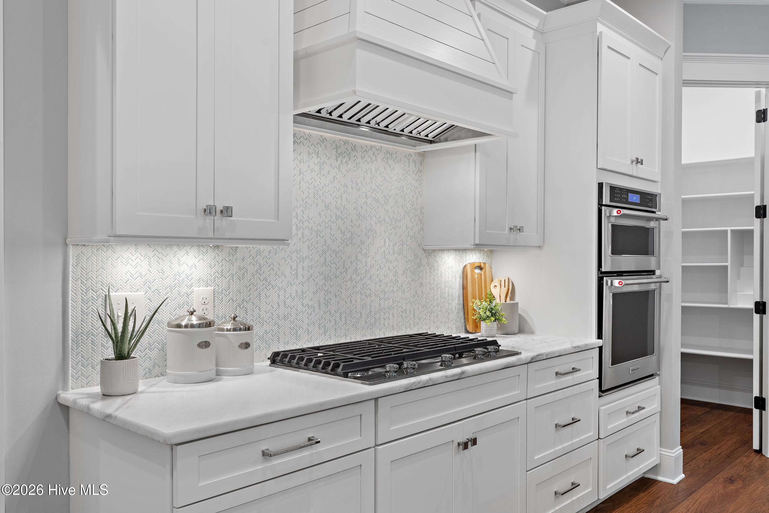 100569354 | Photo 21