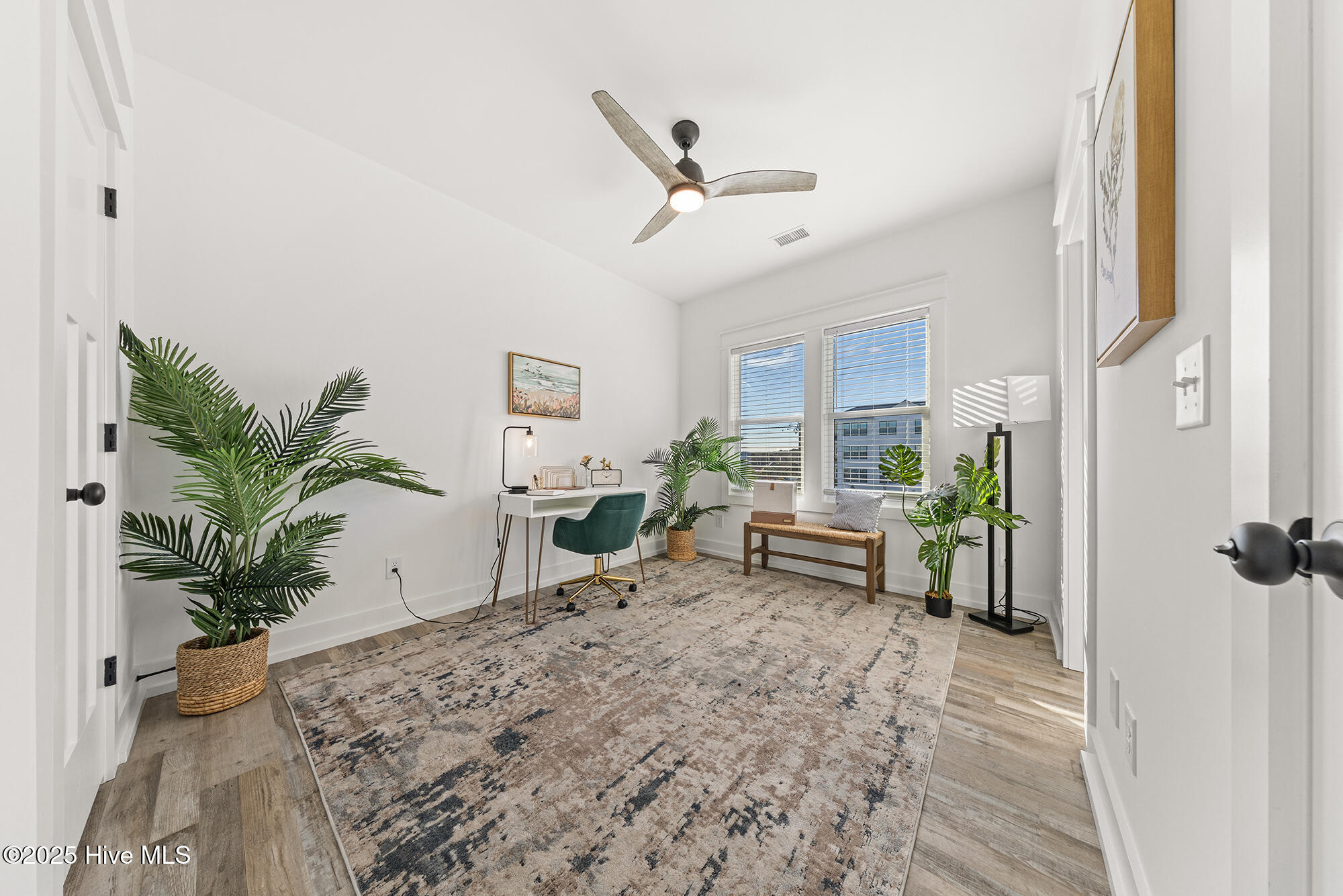 100542866 | Photo 15