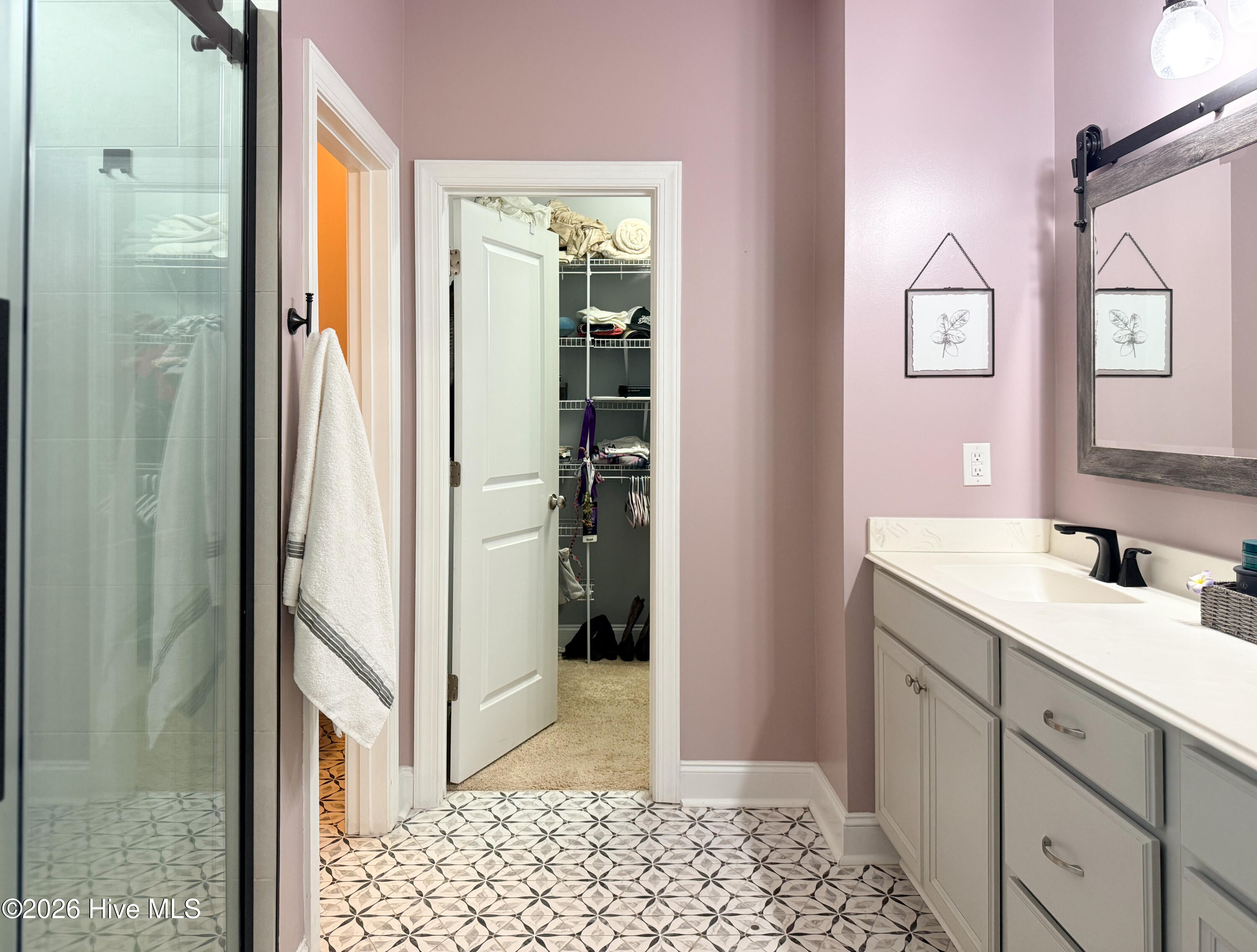 100569259 | Photo 38