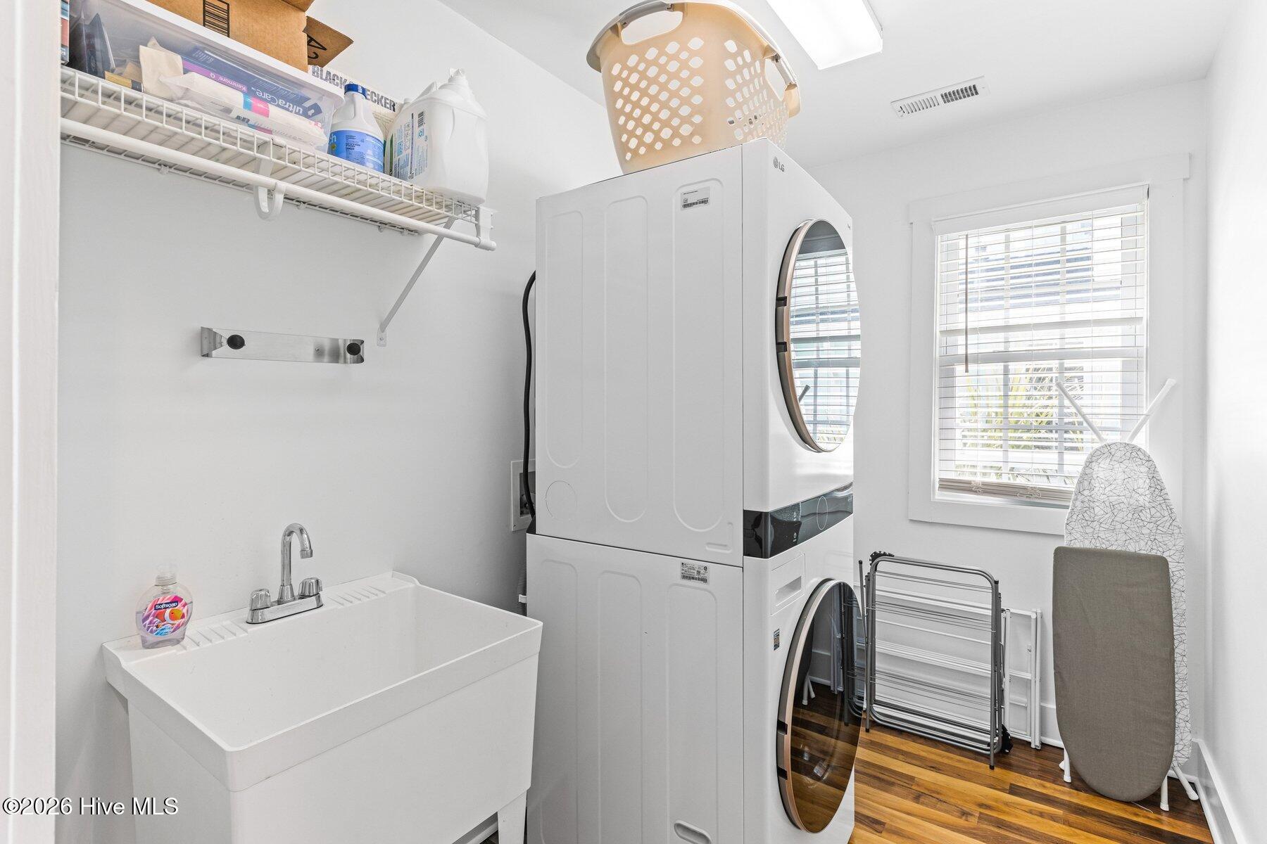 100557261 | Photo 47