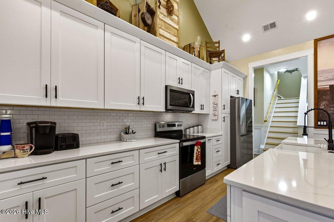 100560083 | Photo 15