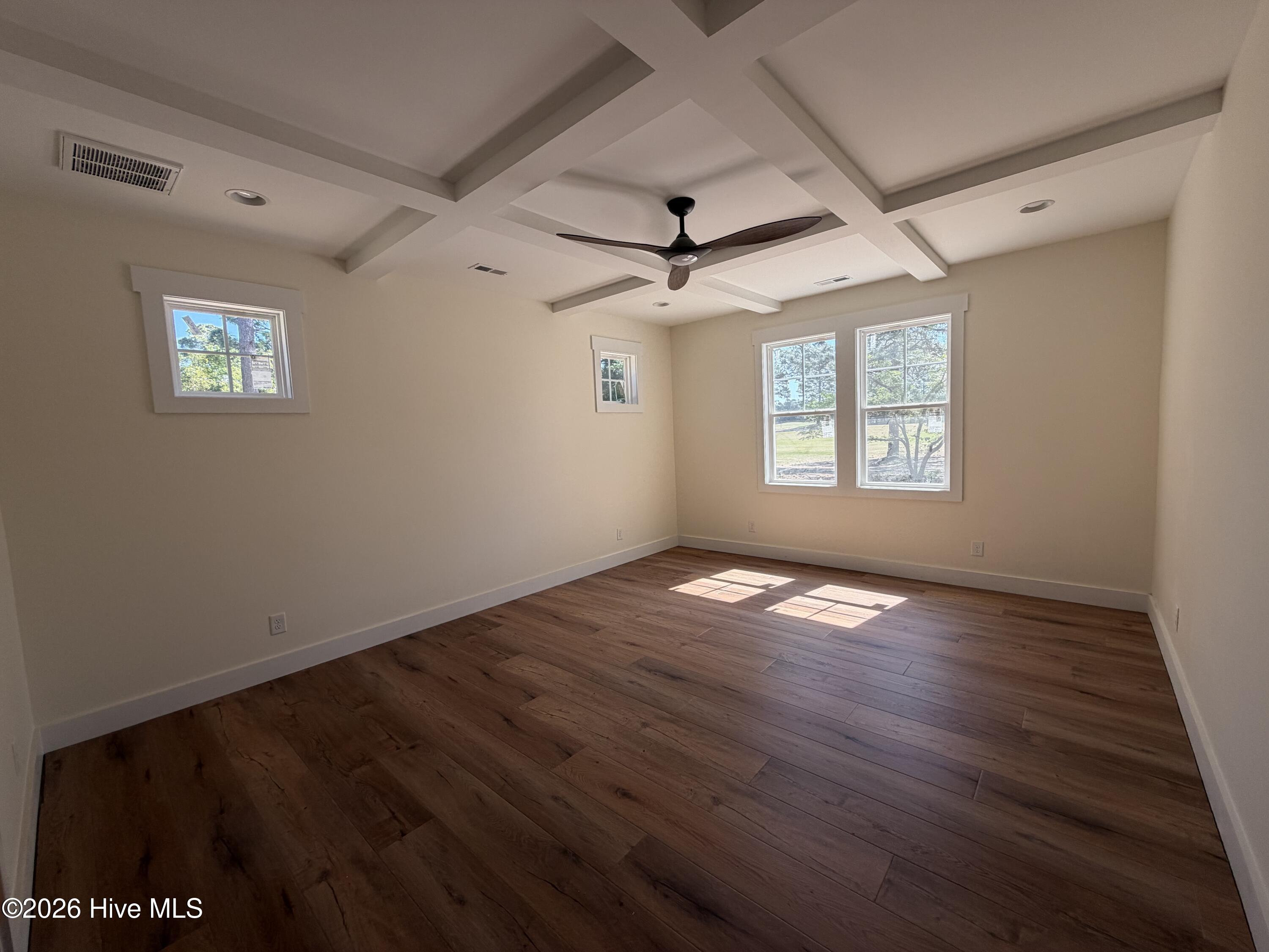 100568393 | Photo 30