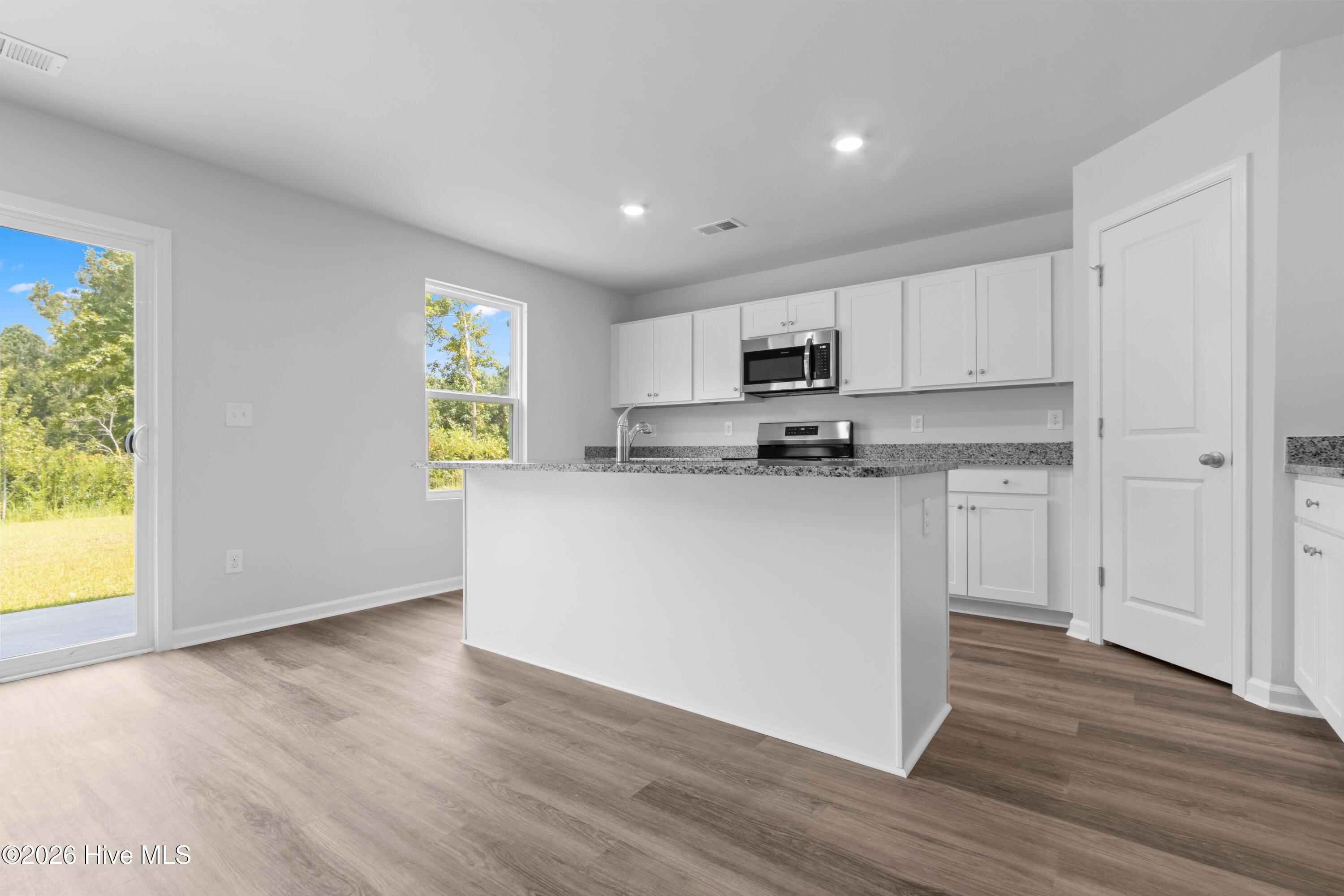 100557656 | Photo 26