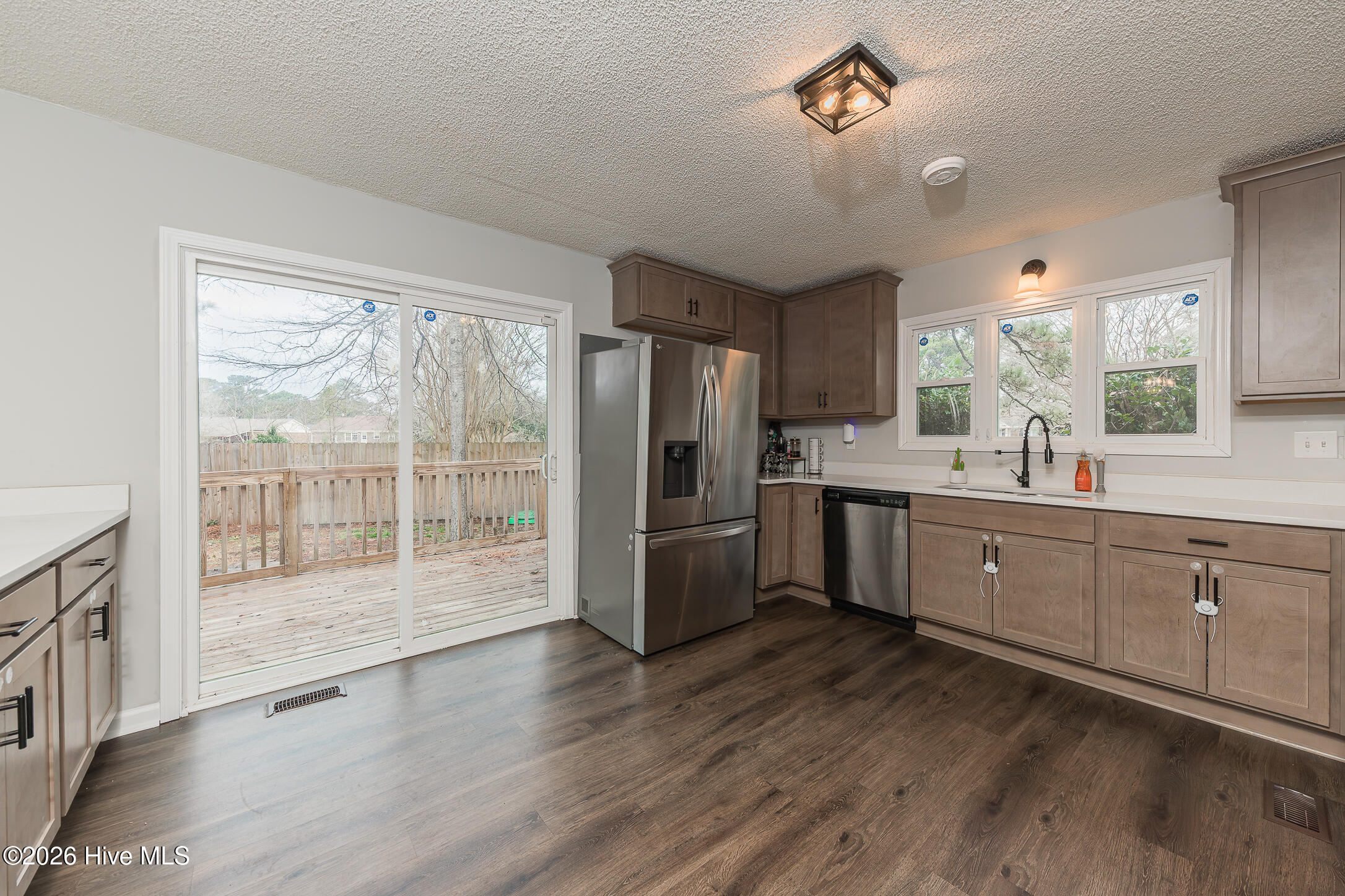 100558087 | Photo 14