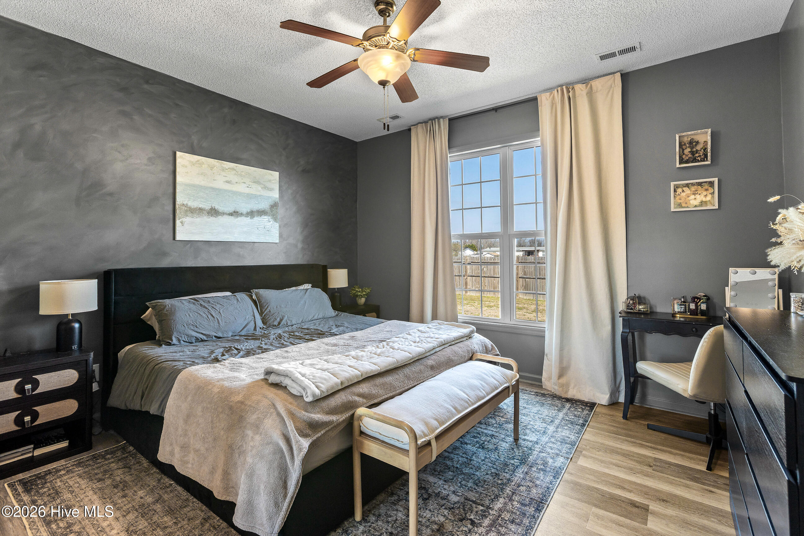 100558370 | Photo 12