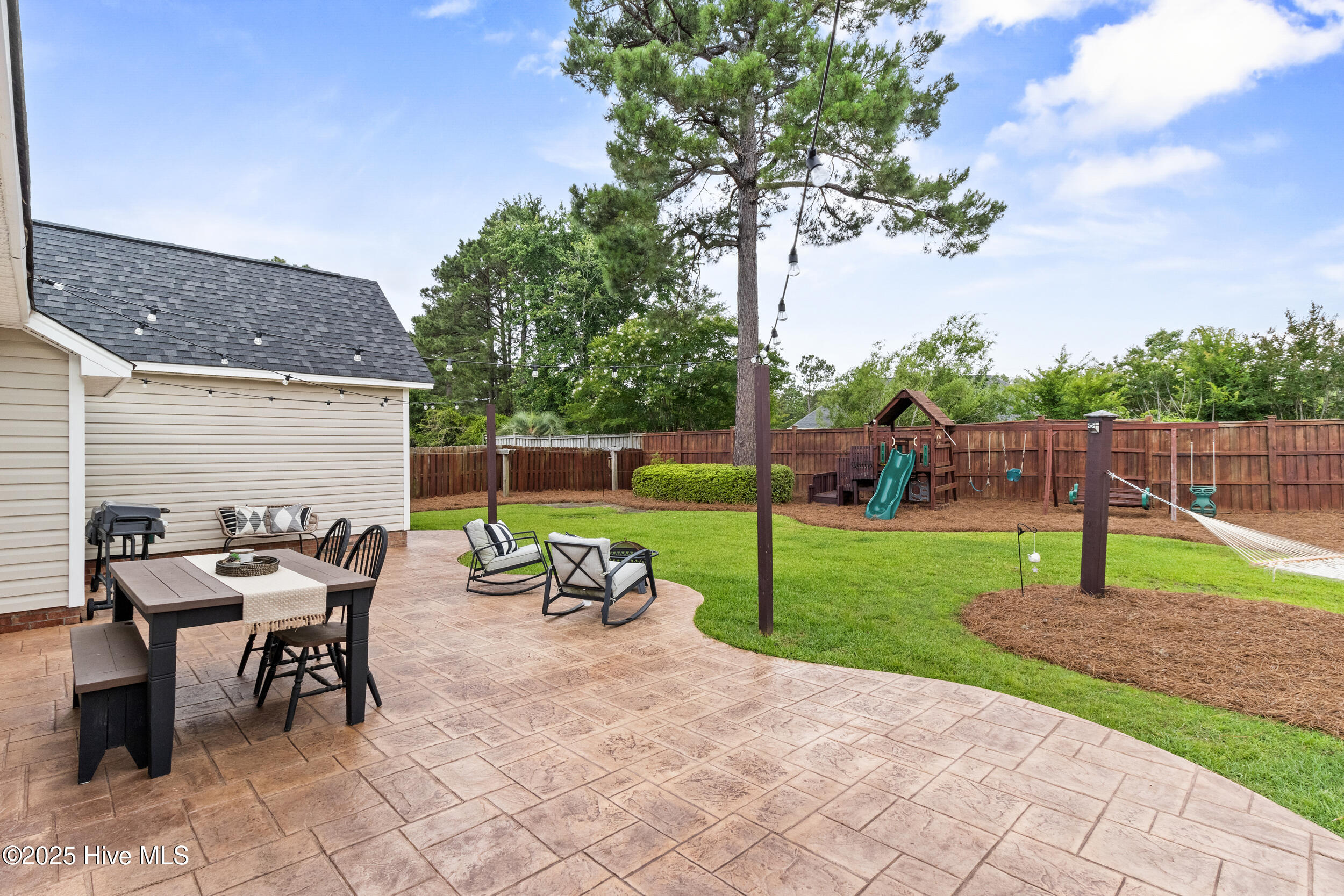 100552310 | Photo 33