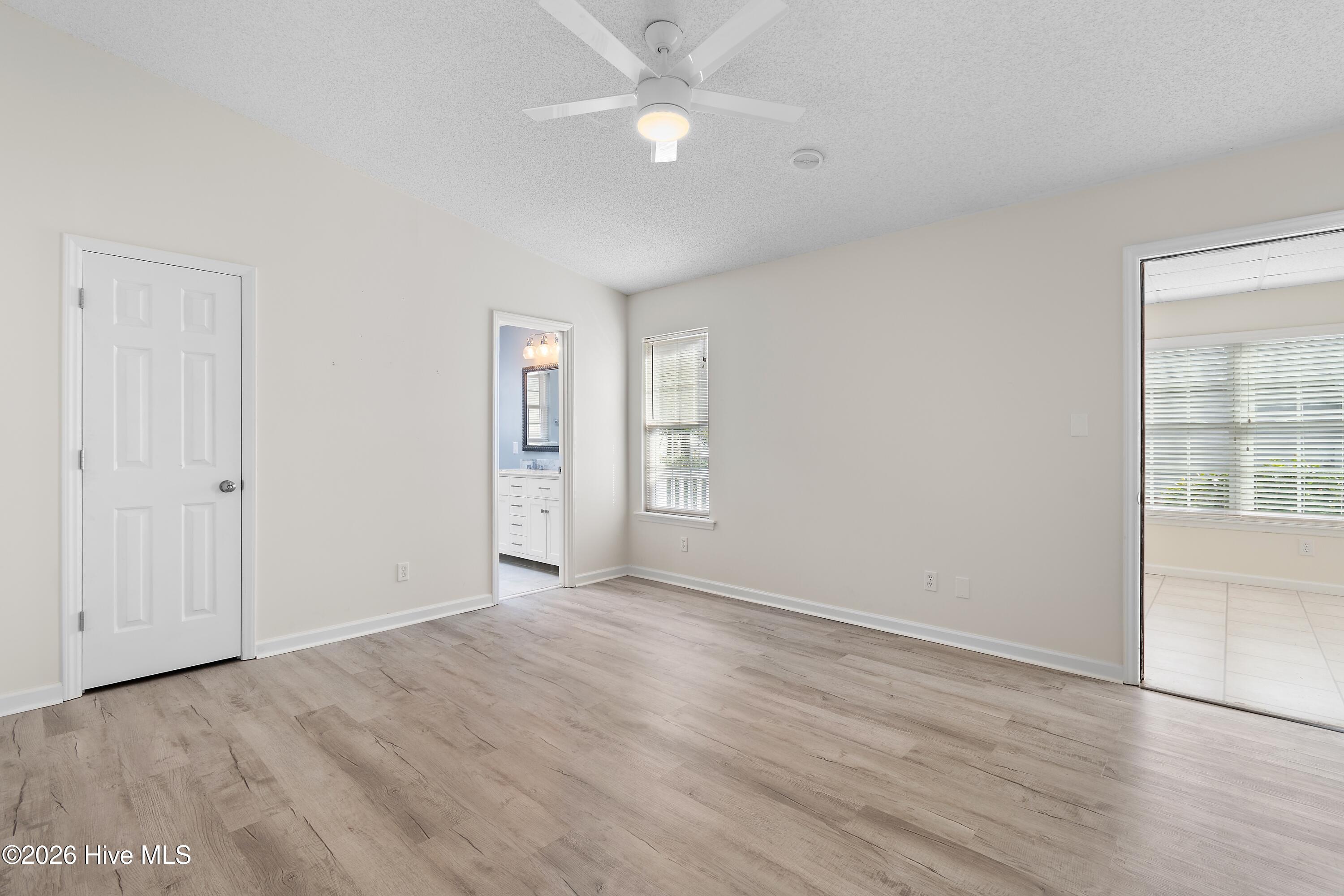 100550684 | Photo 16