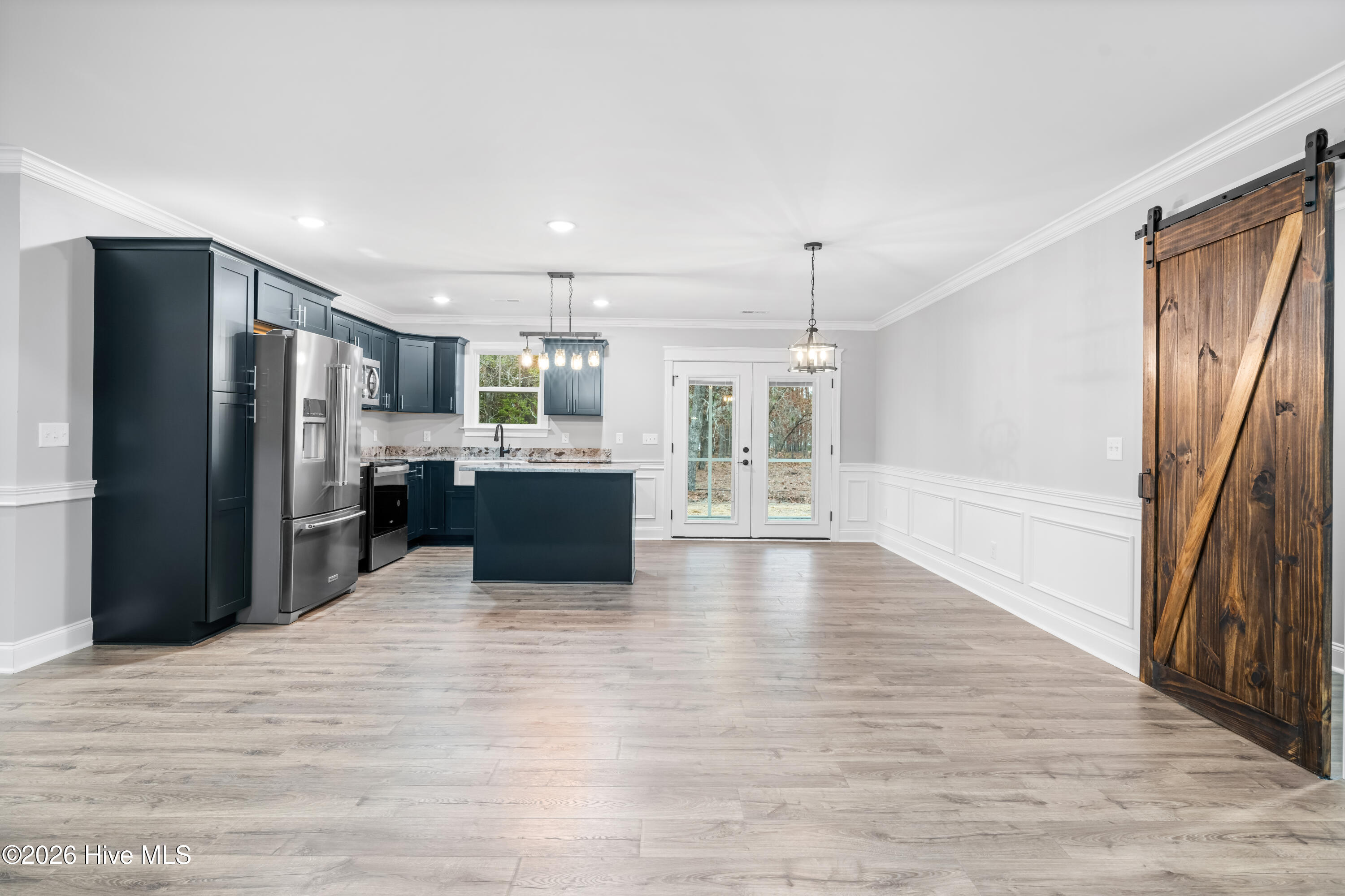 100563983 | Photo 11