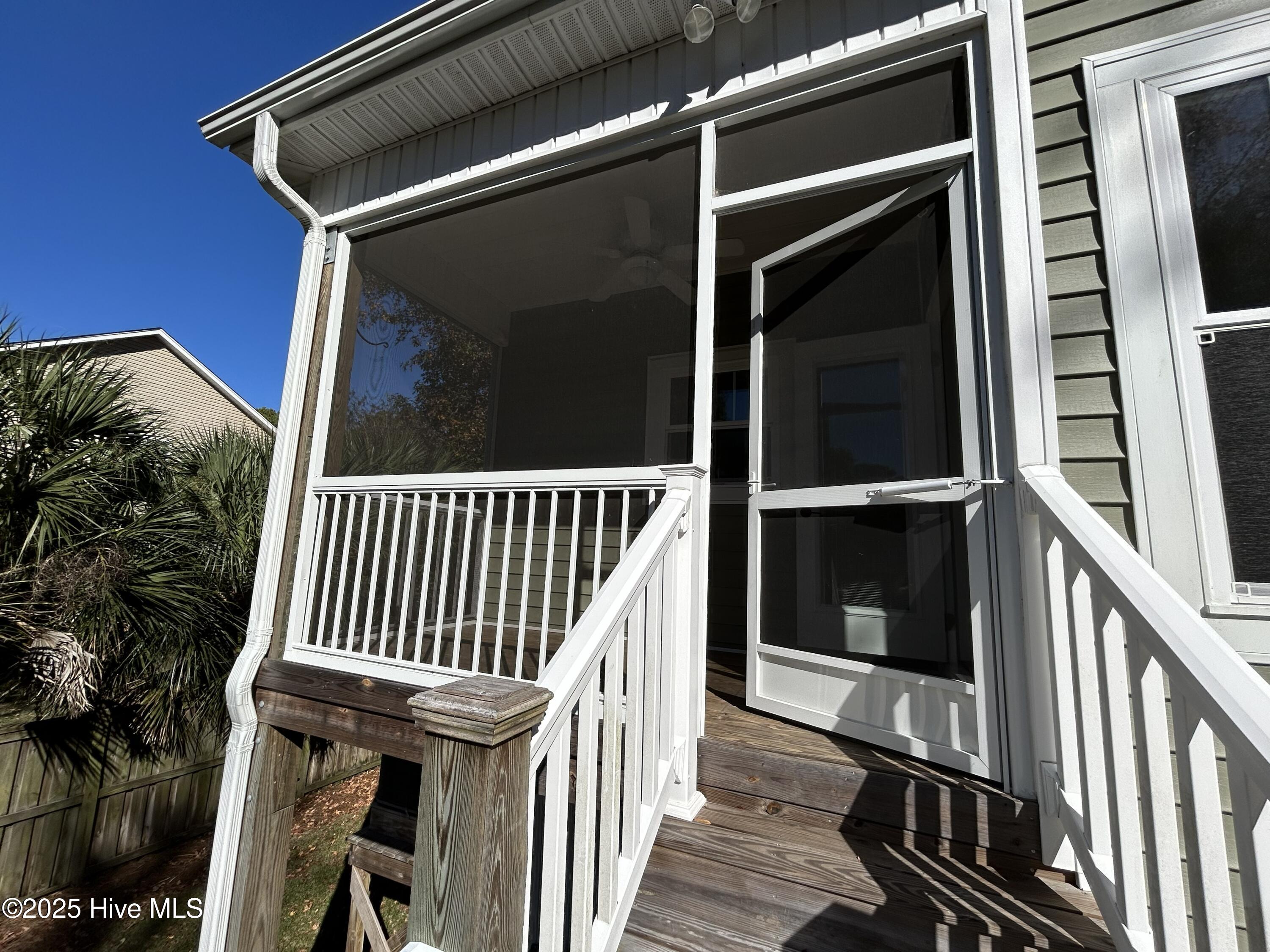 100541587 | Photo 14