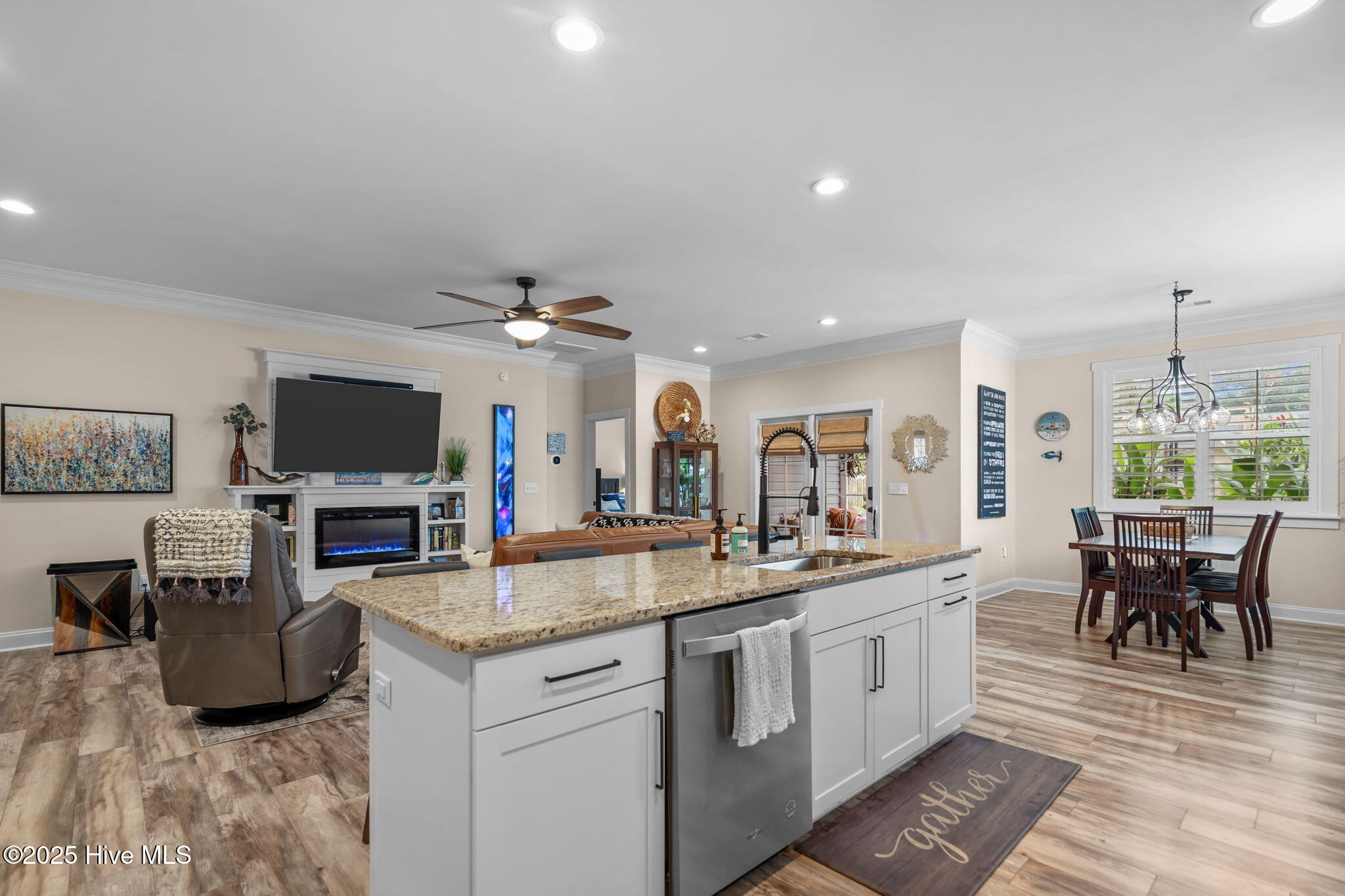 100552886 | Photo 16